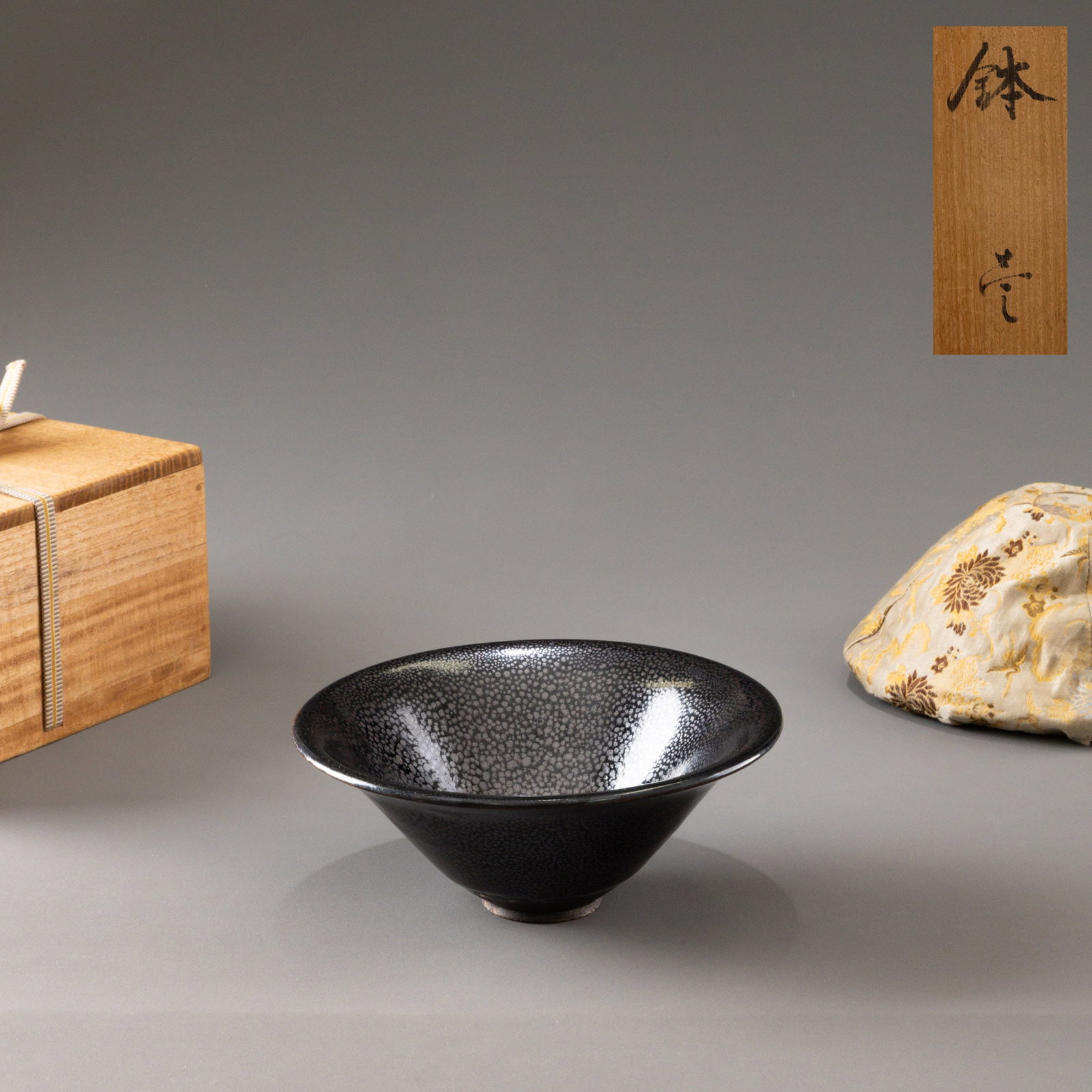 Song Huairen's oil-spot temmoku bowl: D: 20.8cm H: 8cm