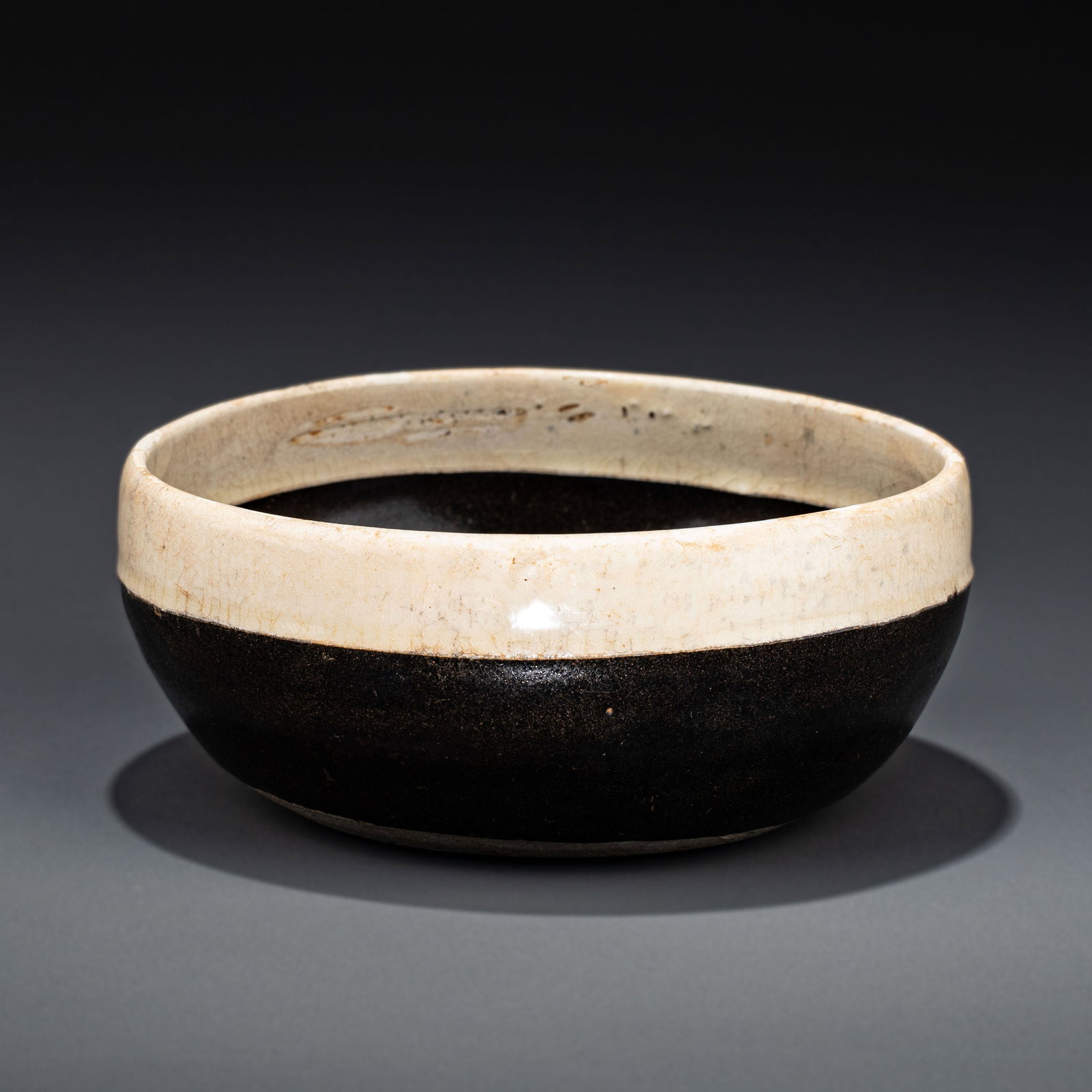 Golden and white wheel-covered celestial eye bowl: D: 13cm H: 5.5cm