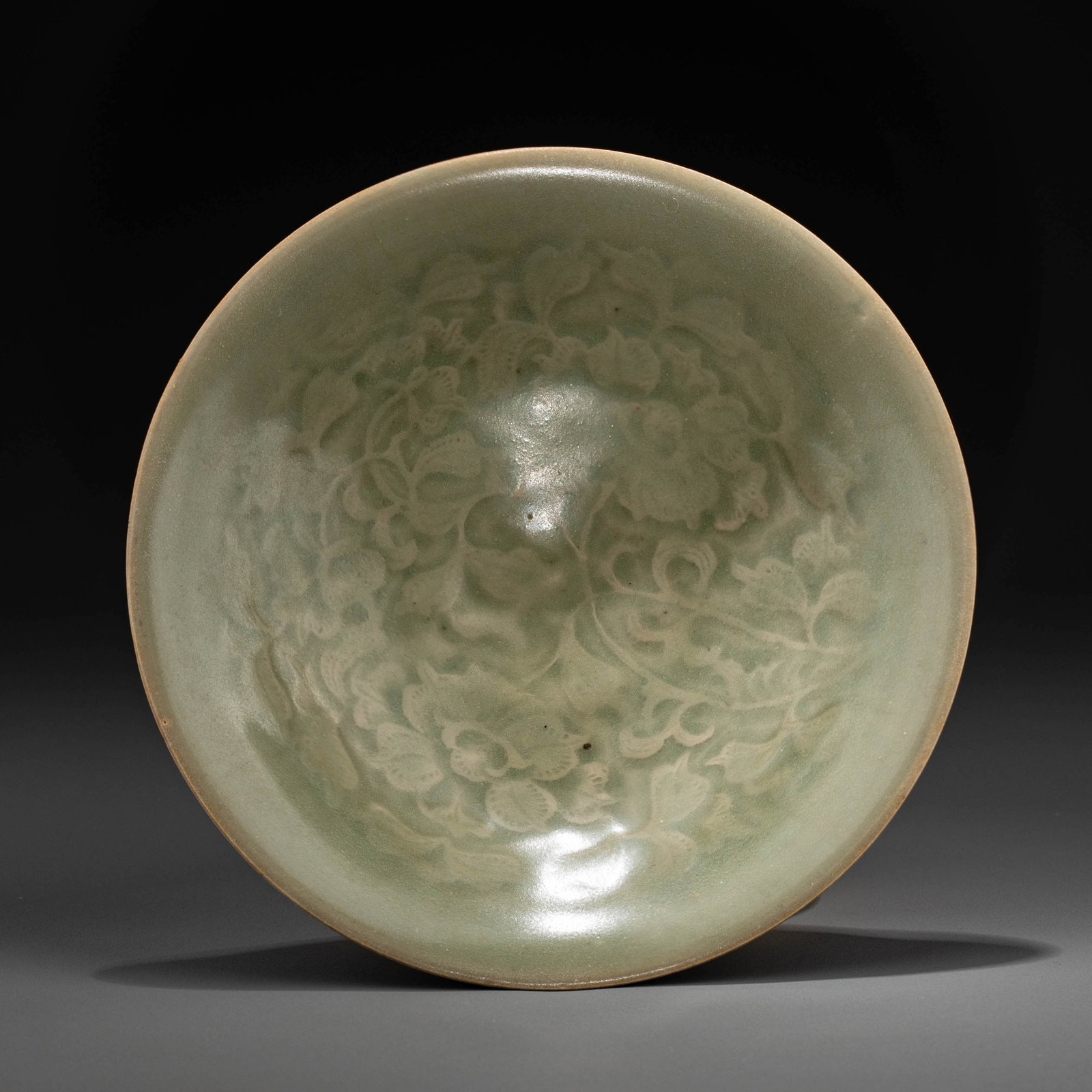 Song Dynasty Yaozhou Kiln Floral Pattern Cup: D: 17.5cm H: 4cm
