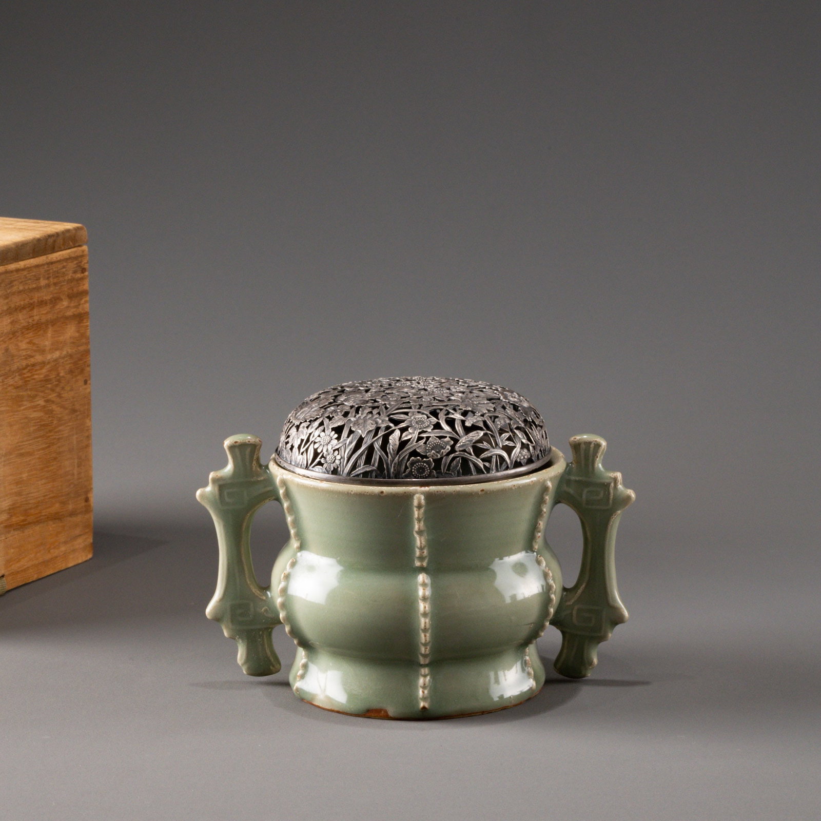 Song-Yuan Dynasty Celadon Incense Burner with Protruding Flanges: W: 16cm H: 9.5cm Silver cap weight: 102g