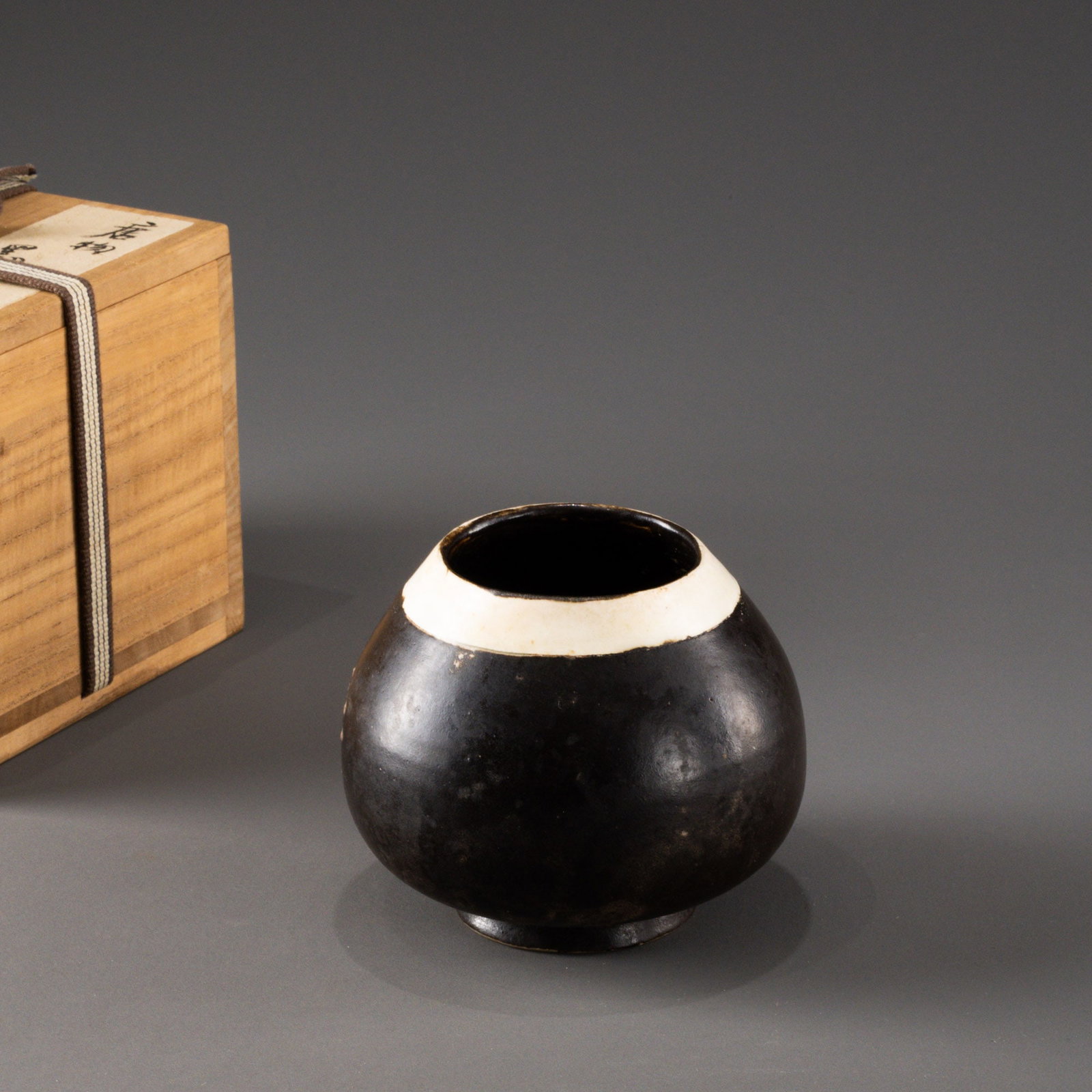 Song Dynasty Black Glazed Teapot: D:10cm H:9cm