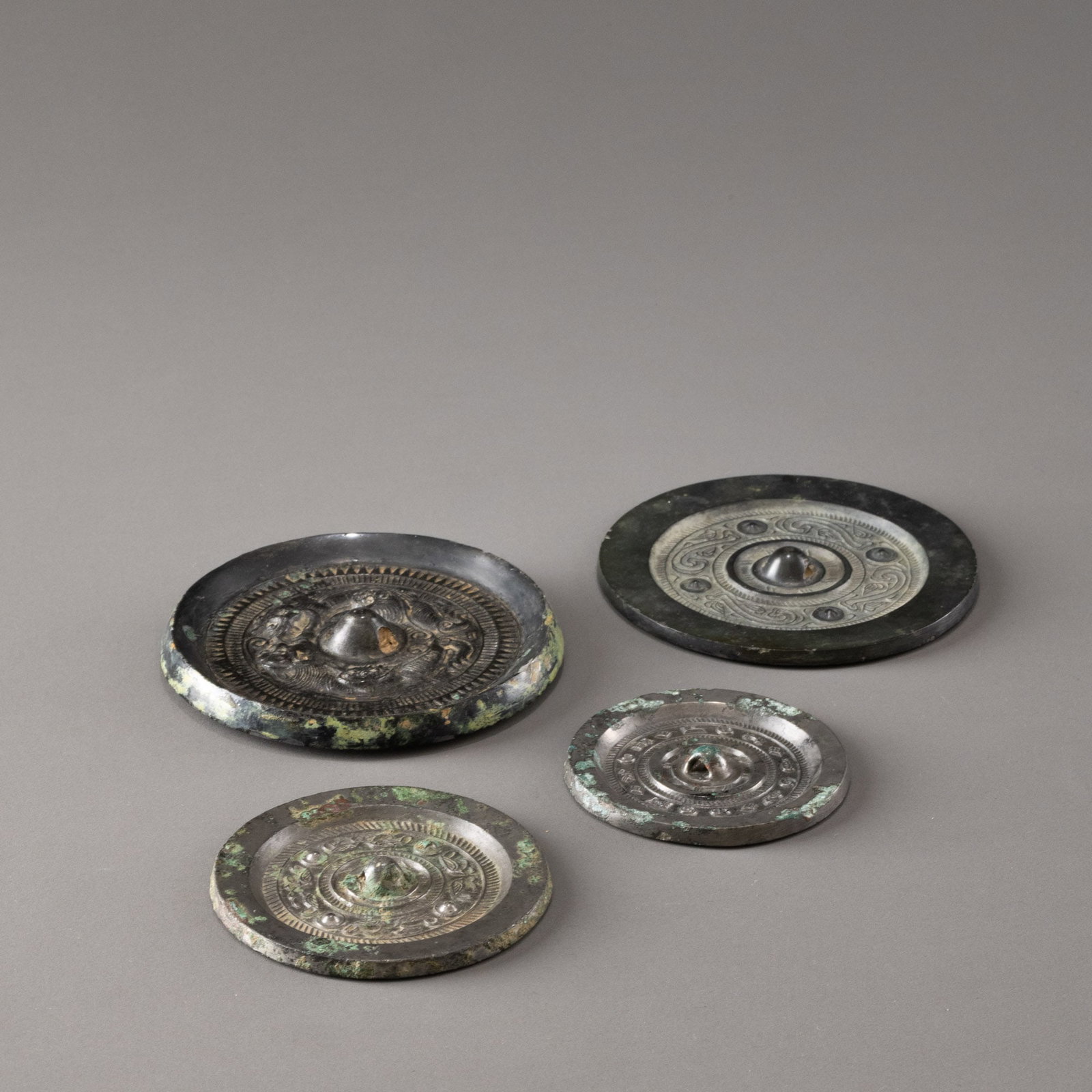 Four points on a bronze mirror (1 of 10)