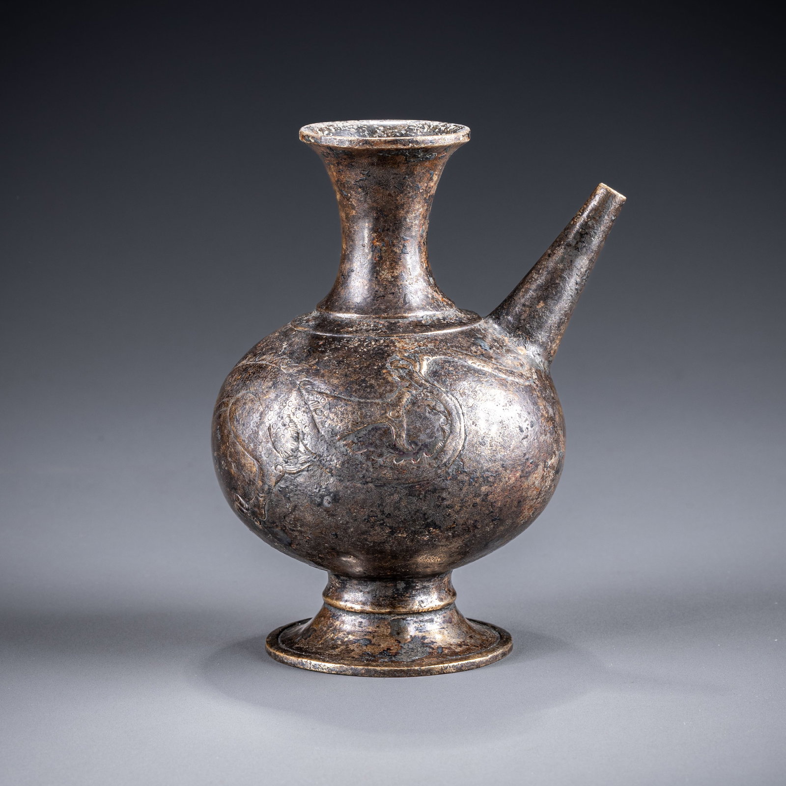 Yuanlong pattern copper bottle - 2