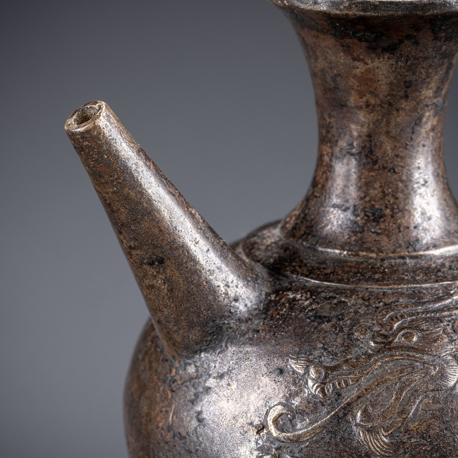 Yuanlong pattern copper bottle - 3