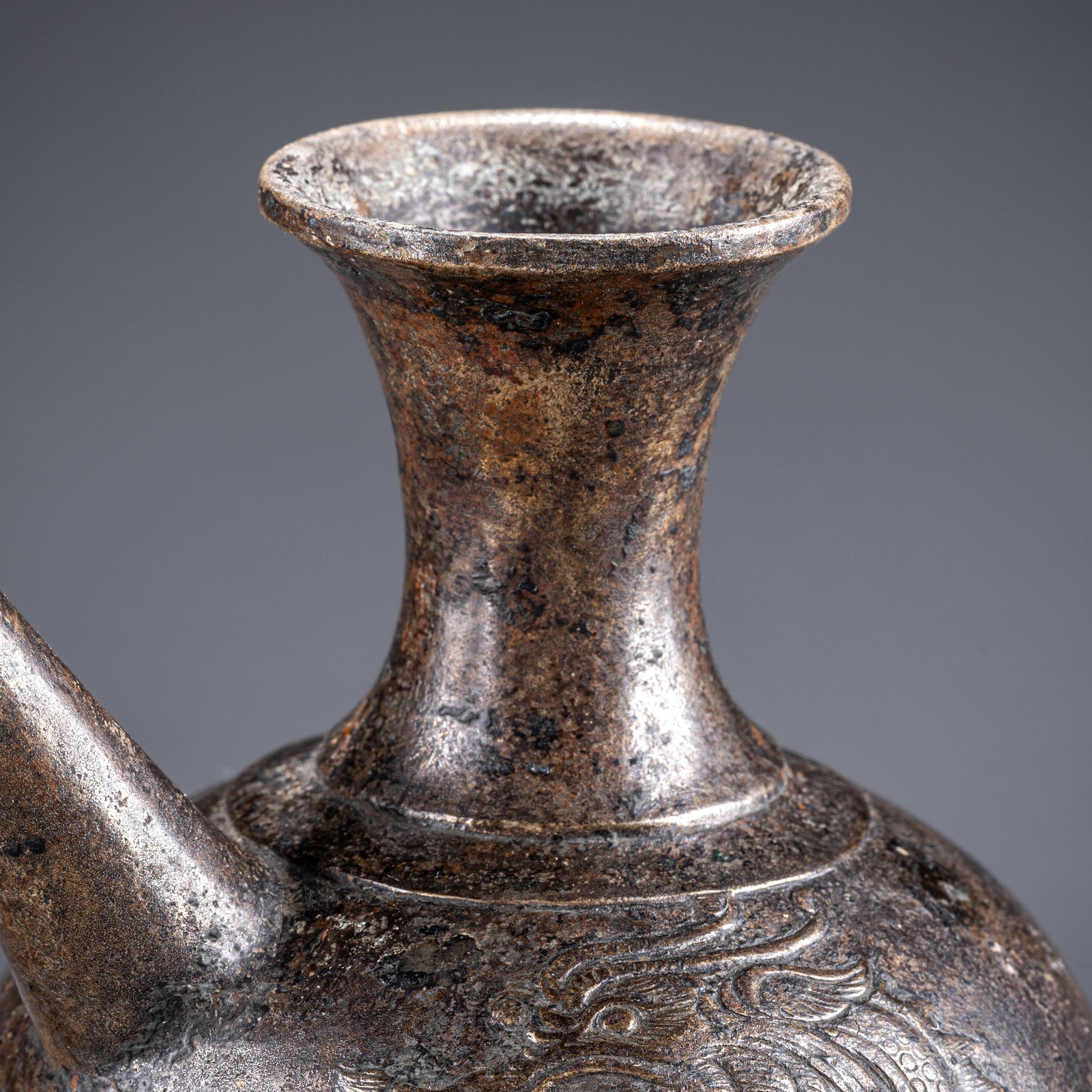 Yuanlong pattern copper bottle - 4