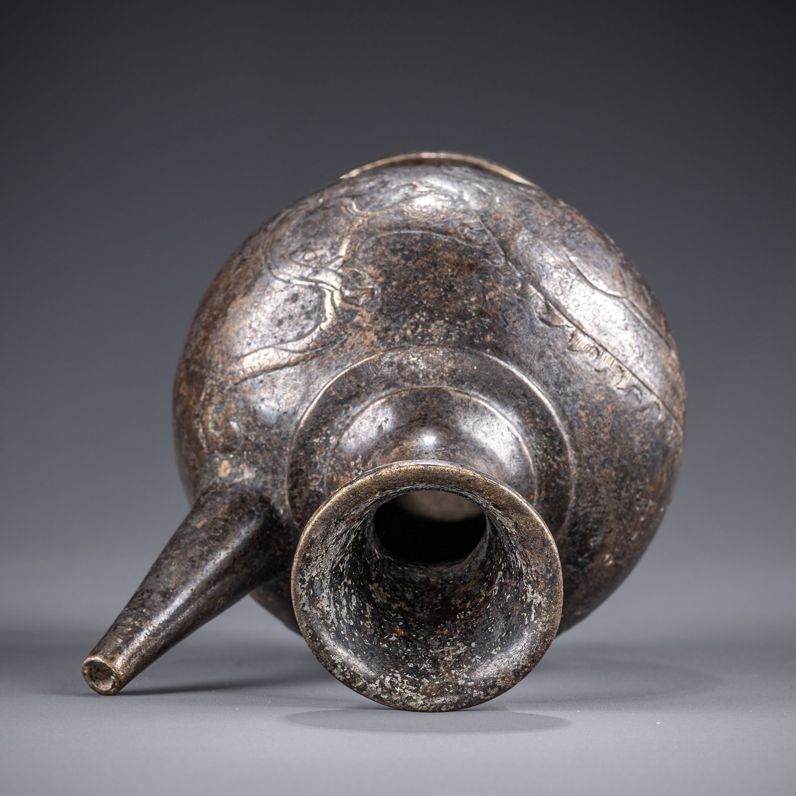Yuanlong pattern copper bottle - 8