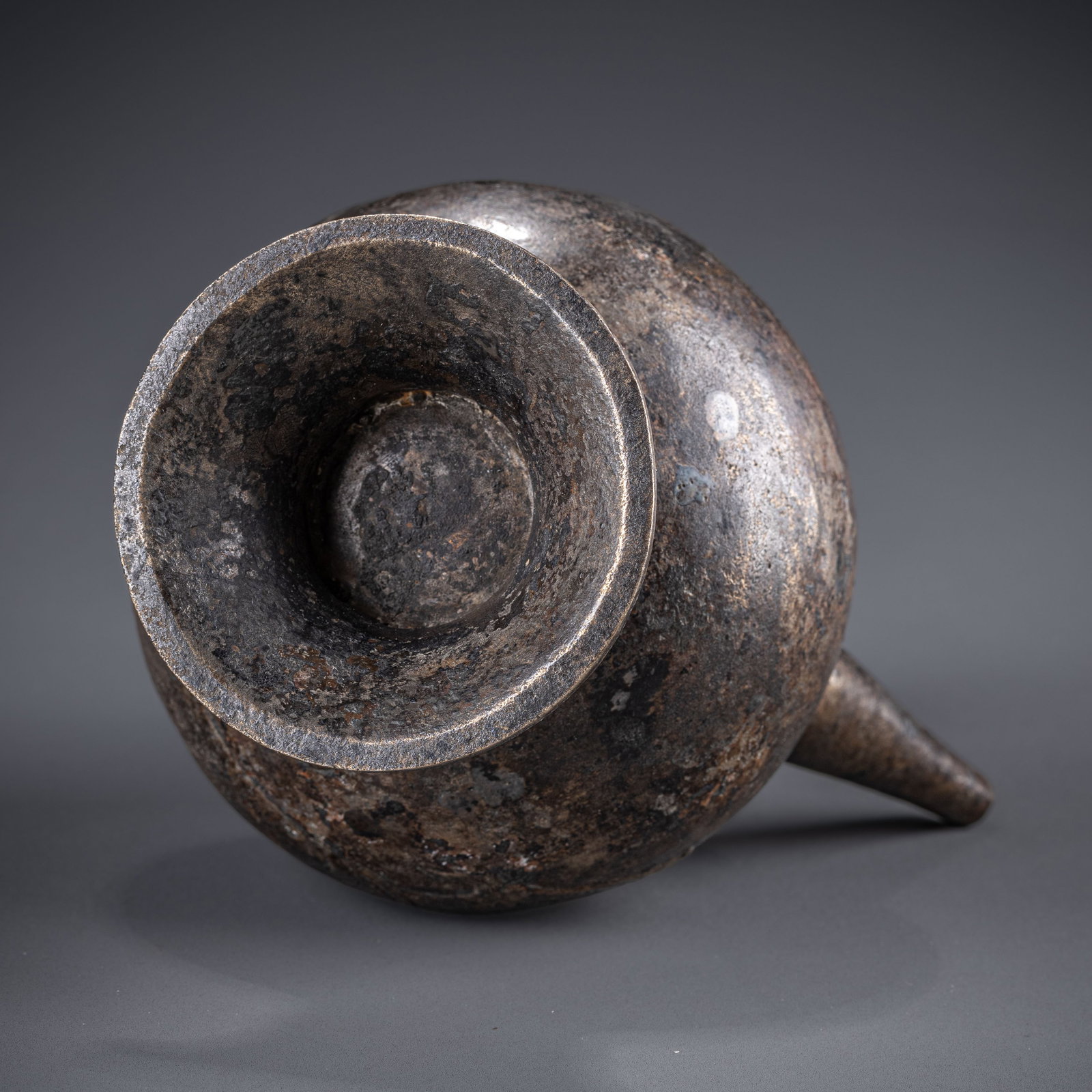 Yuanlong pattern copper bottle - 9