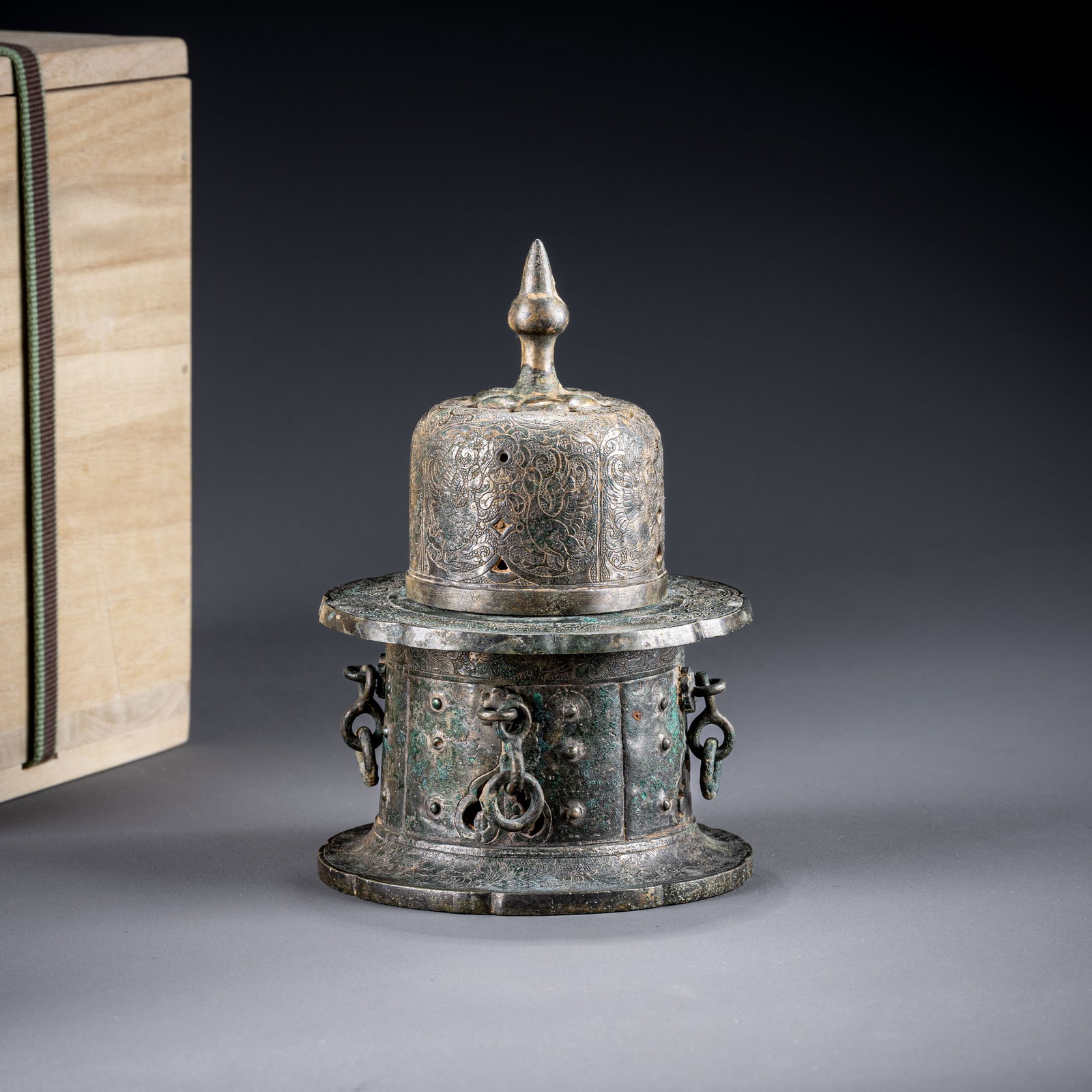 Tang Dynasty bronze incense burner with intertwined floral patterns (1 of 11)