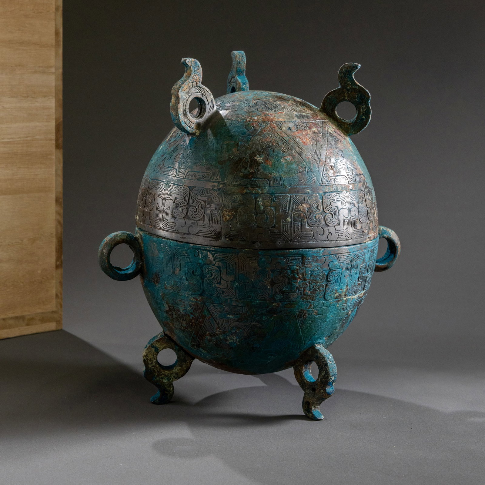 Warring States Period Bronze Dragon-Patterned Dun: H: 21cm W: 20cm