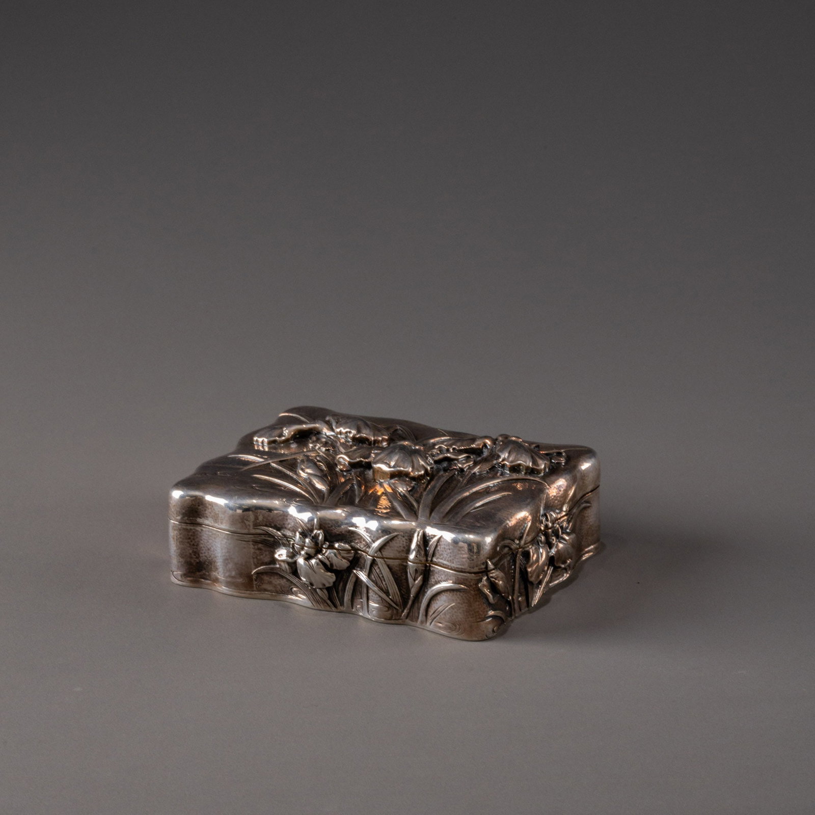 Sterling Silver Orchid Jewelry Box: L: 13cm W: 10cm H: 4cm Weight: 404g