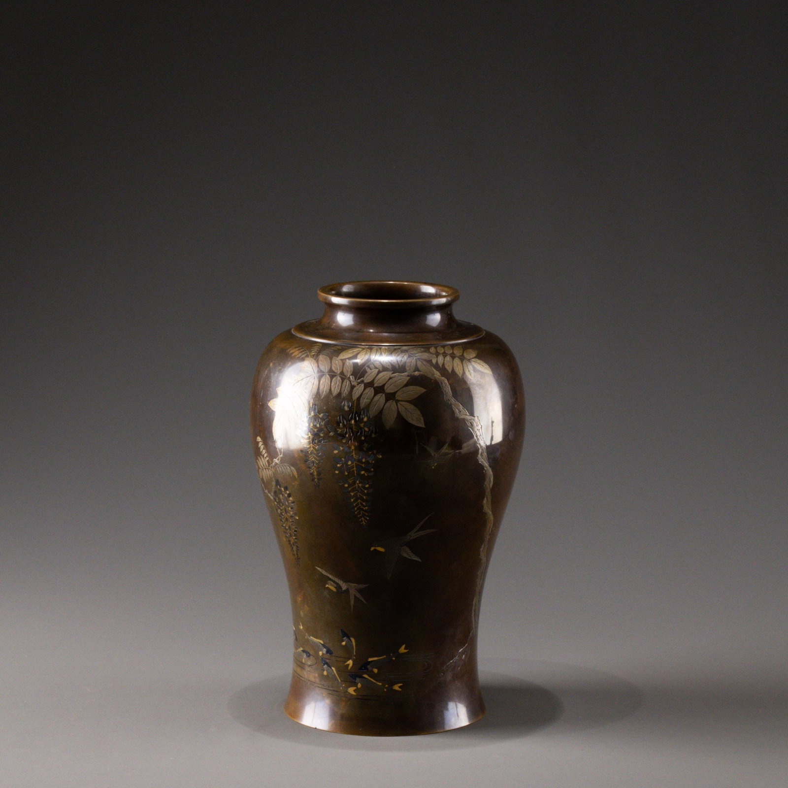 Meiji Enk engraved Kanazawa Hirae image inlaid with wisteria and swallow plum vase: H: 31cm W: 19cm