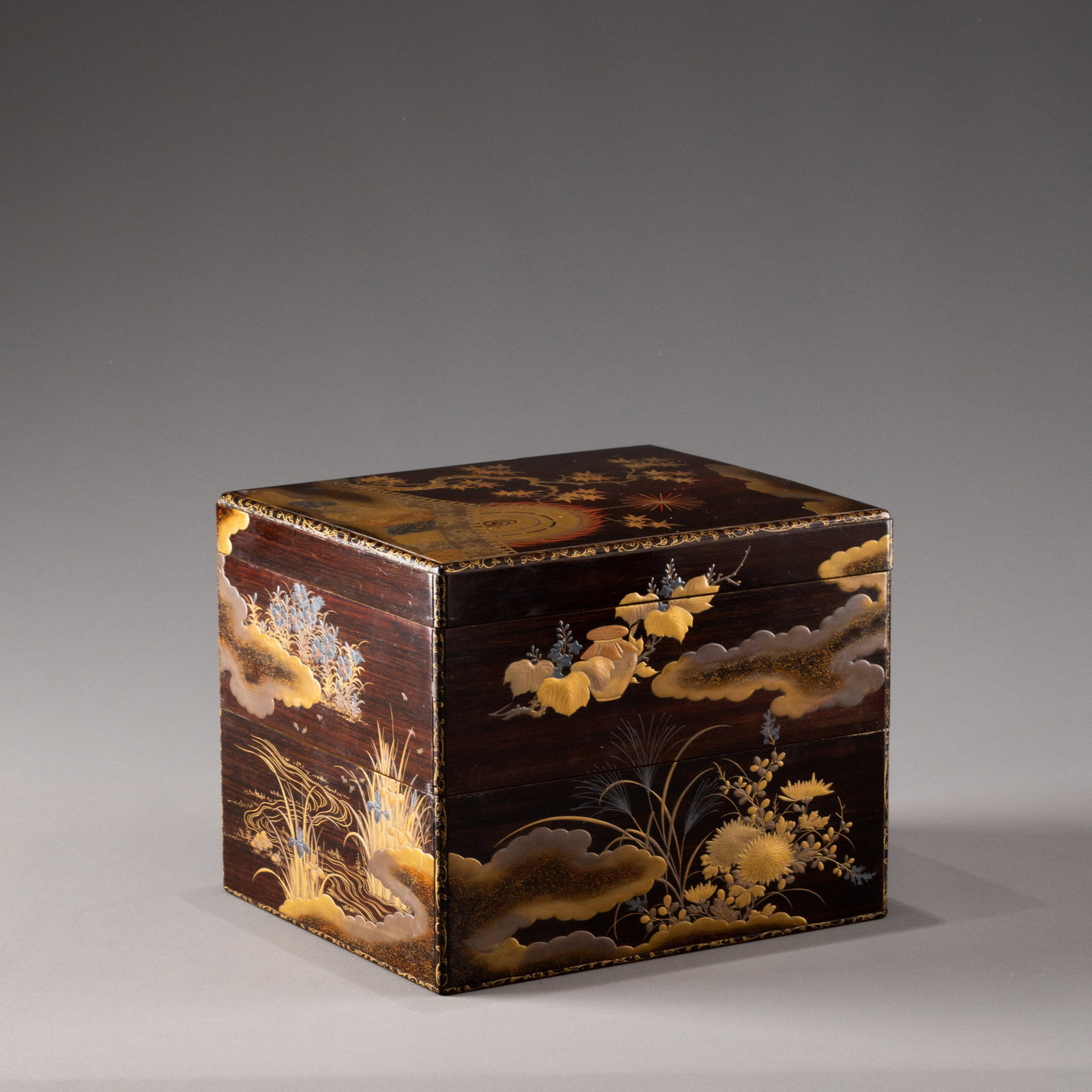 Meiji-era maki-e flame-shaped fan chess set box (1 of 10)