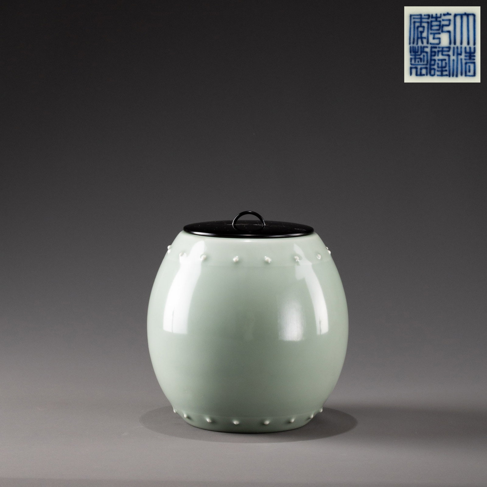 Qing Dynasty Qianlong period celadon drum nail water finger (1 of 8)