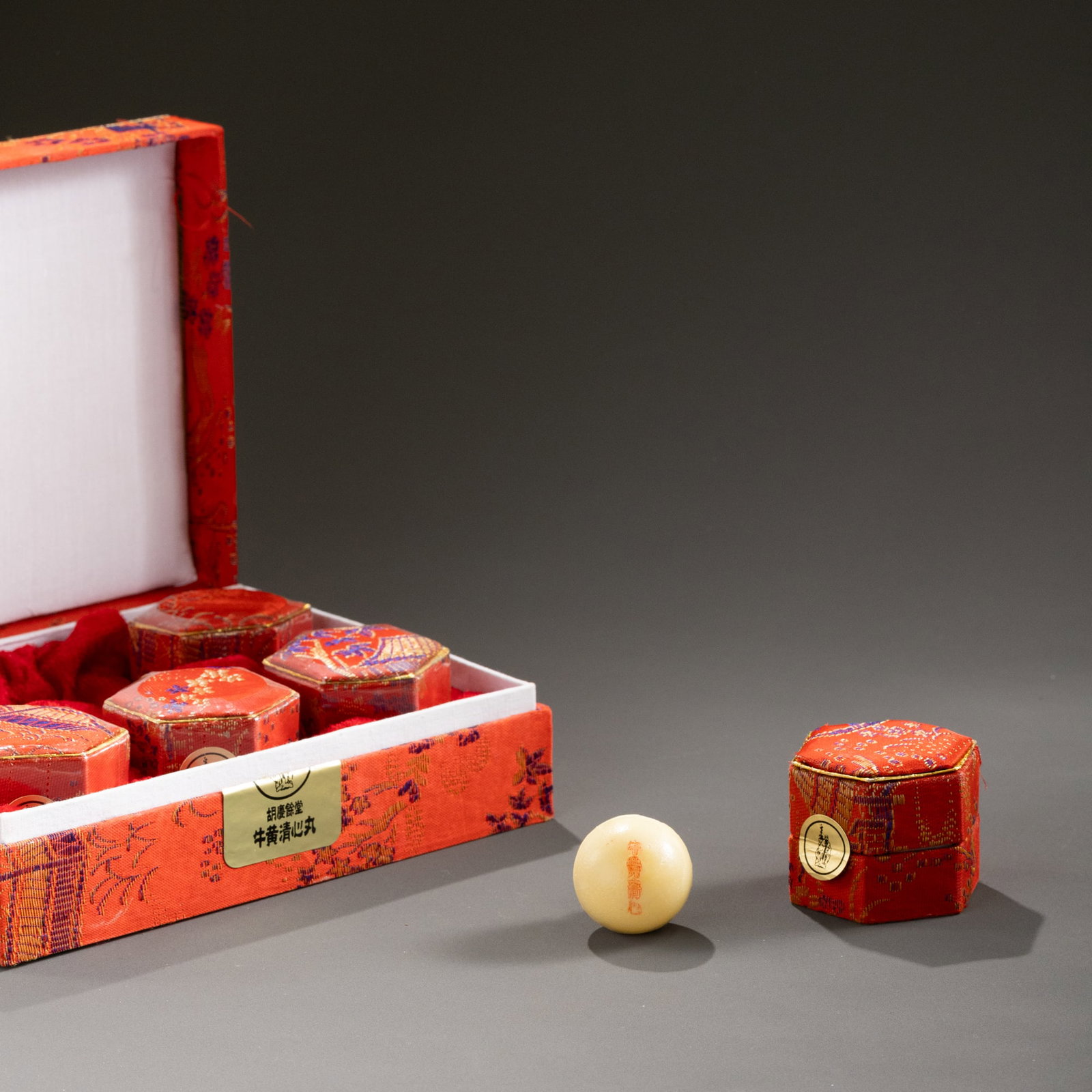 Hu Qing Yu Tang Niuhuang Qingxin Pills (5 pills per box) (1 of 9)