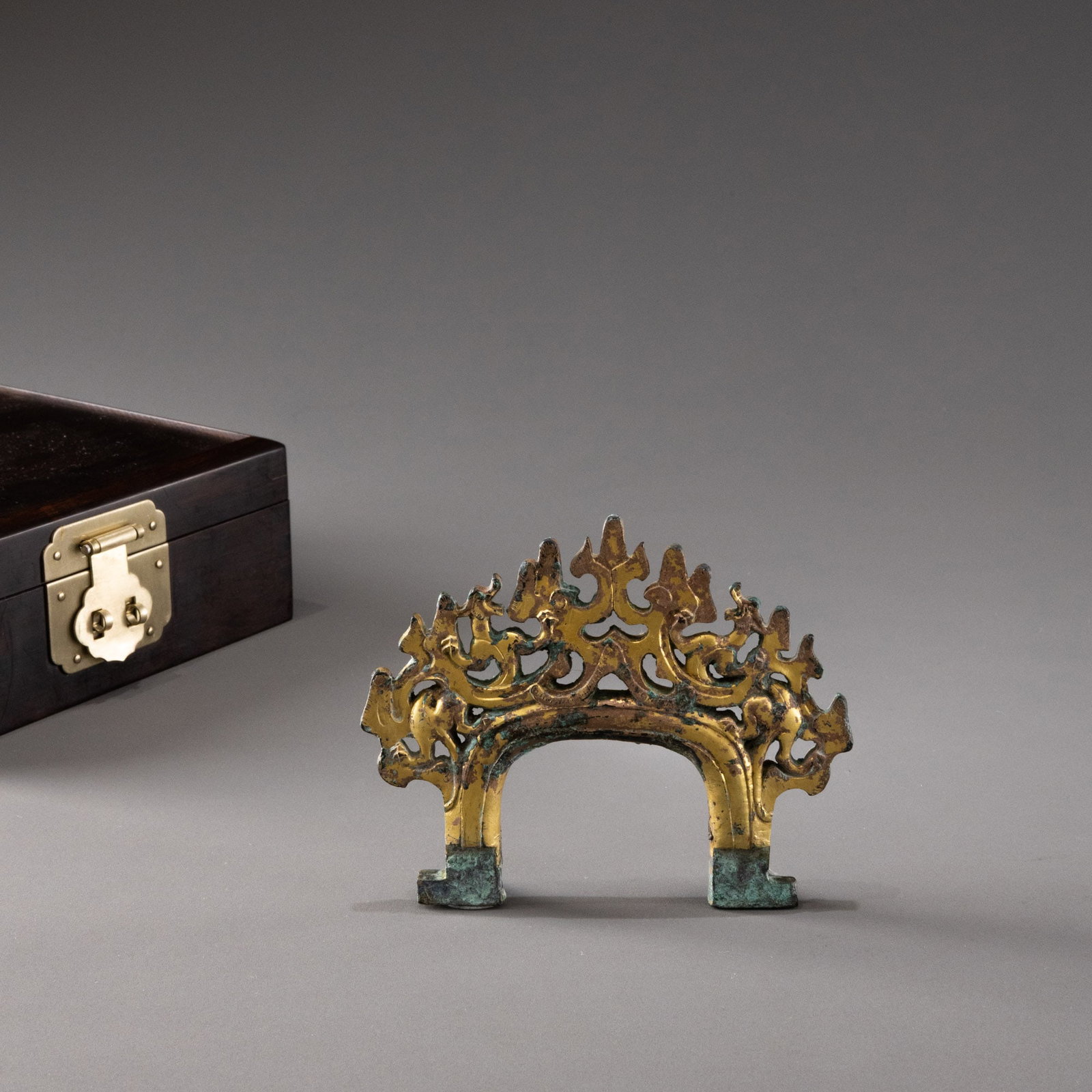 Han Dynasty gilt bronze chariot with dragon design (1 of 8)