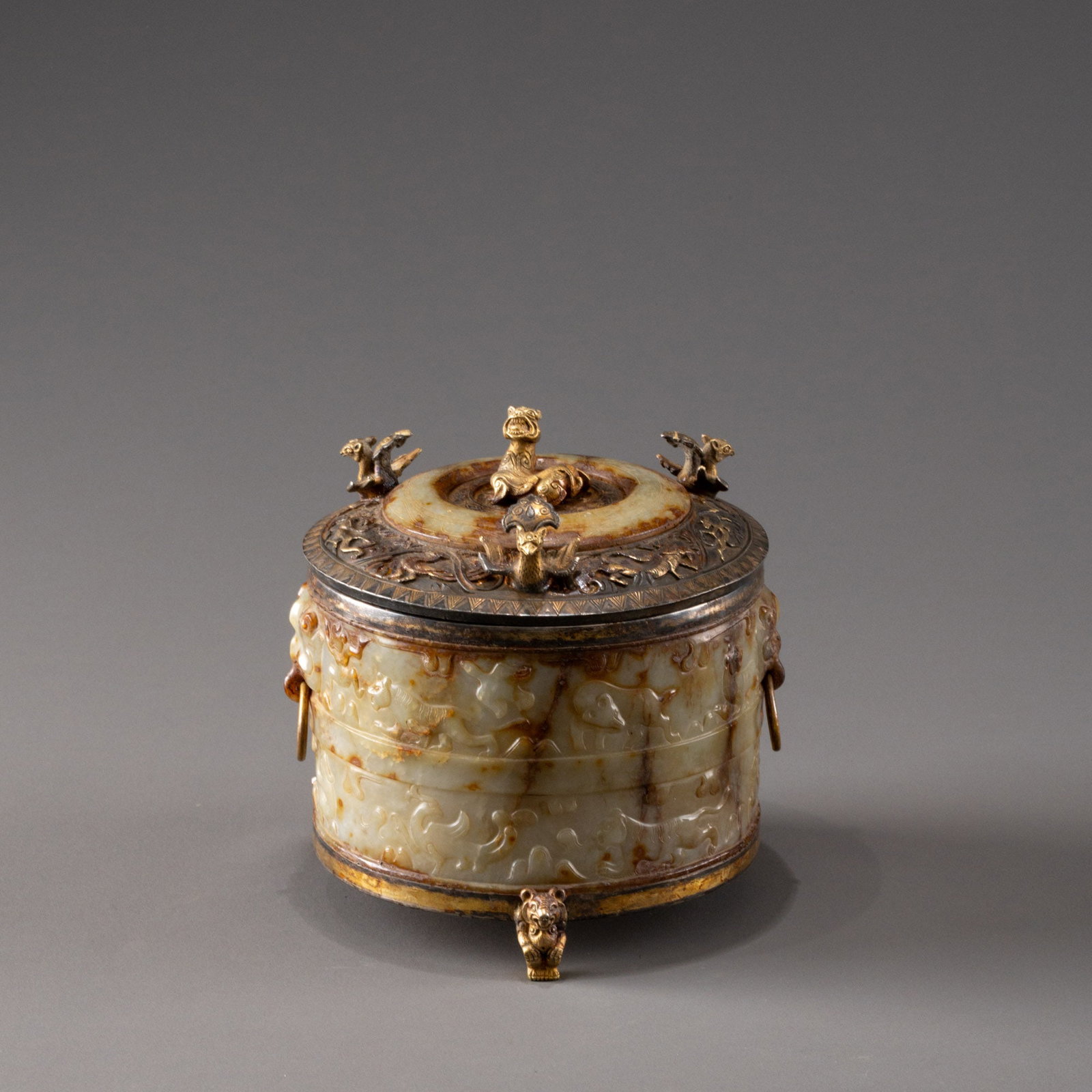 Han Dynasty bronze box inlaid with ancient jade beast-shaped knob (1 of 10)
