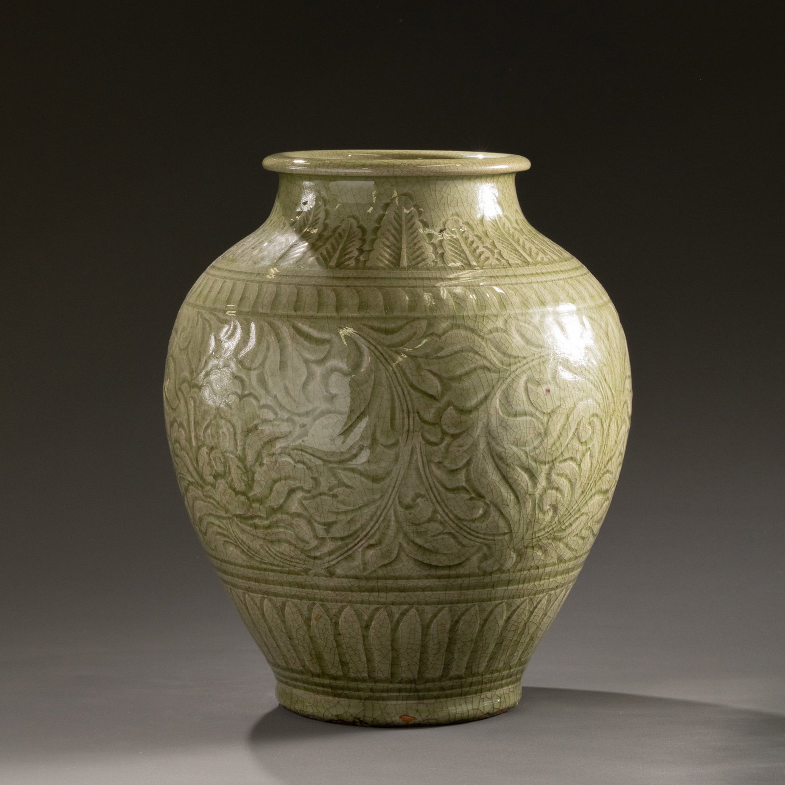 Mingqing porcelain flower pattern pot (1 of 8)