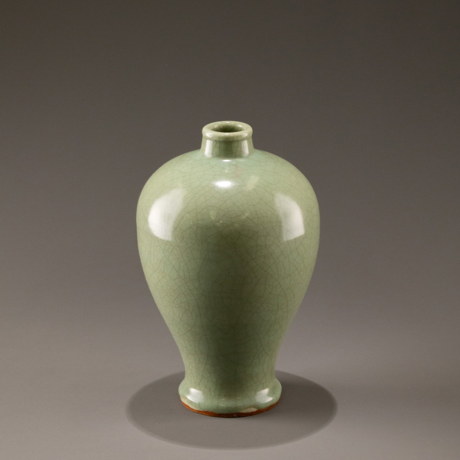 Yuantianlong Temple green porcelain plum vase (1 of 8)