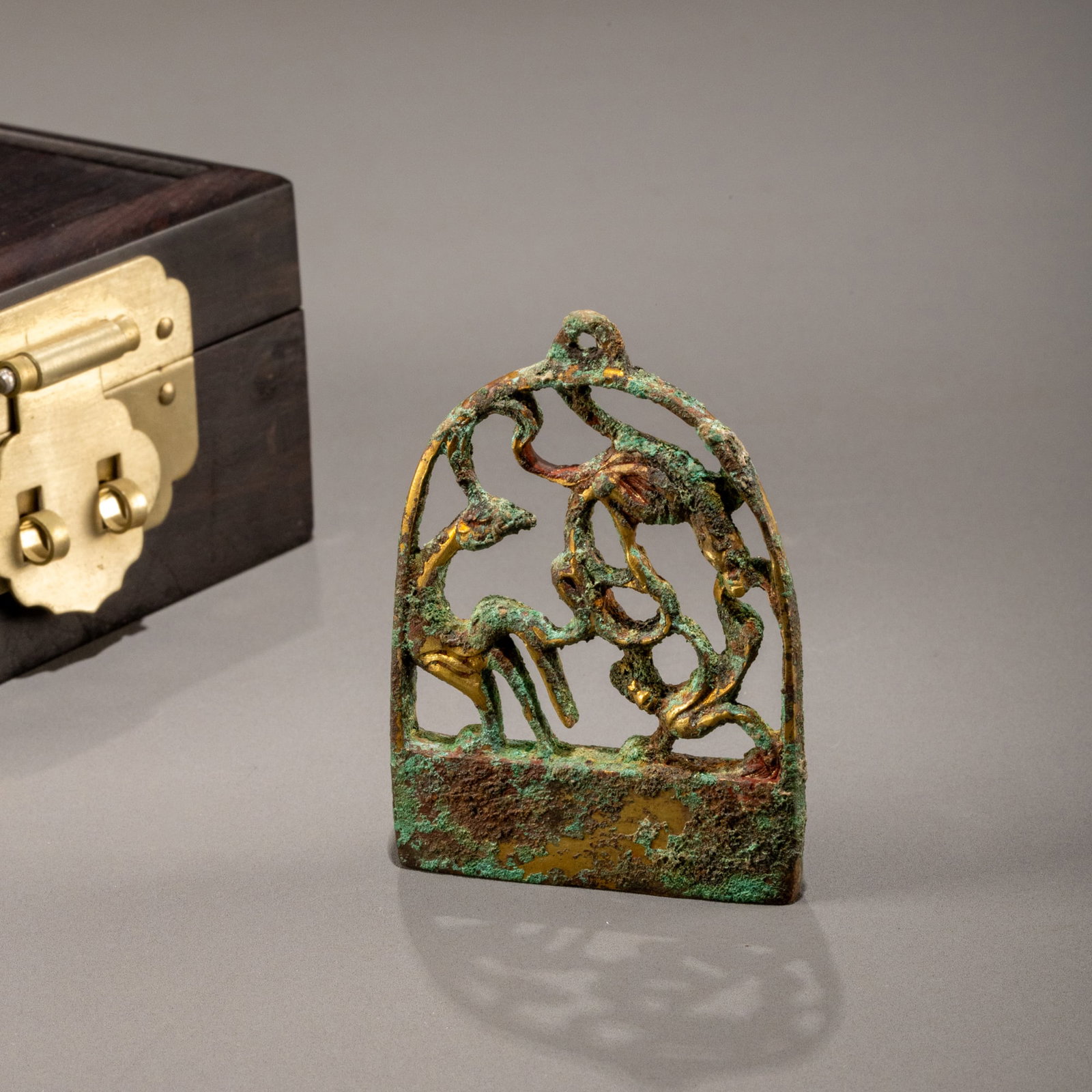 Han Dynasty gilt bronze openwork animal pattern pendant: H: 6.5cm W: 4.5cm