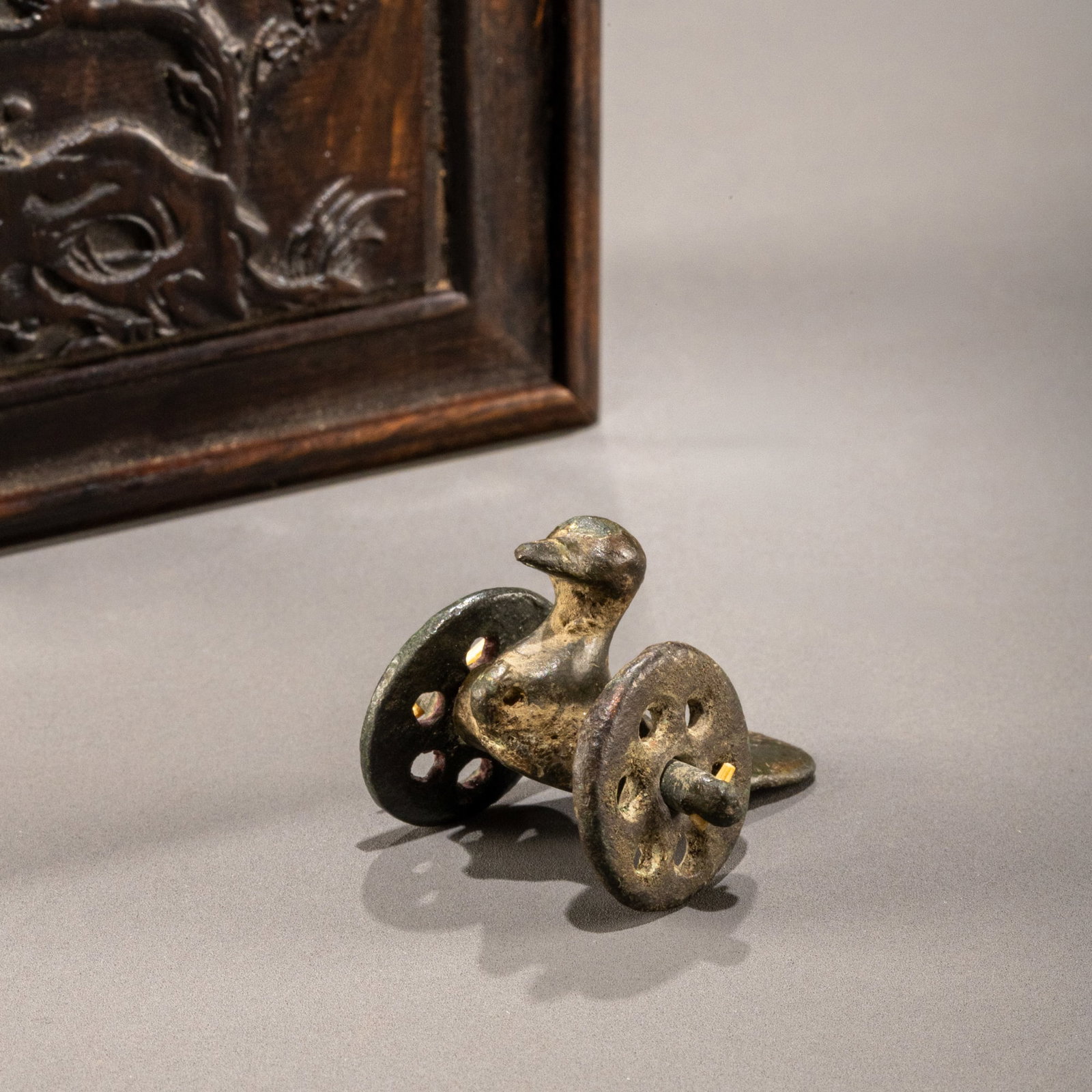 Han Dynasty bronze dove chariot: W:3cm H:3cm