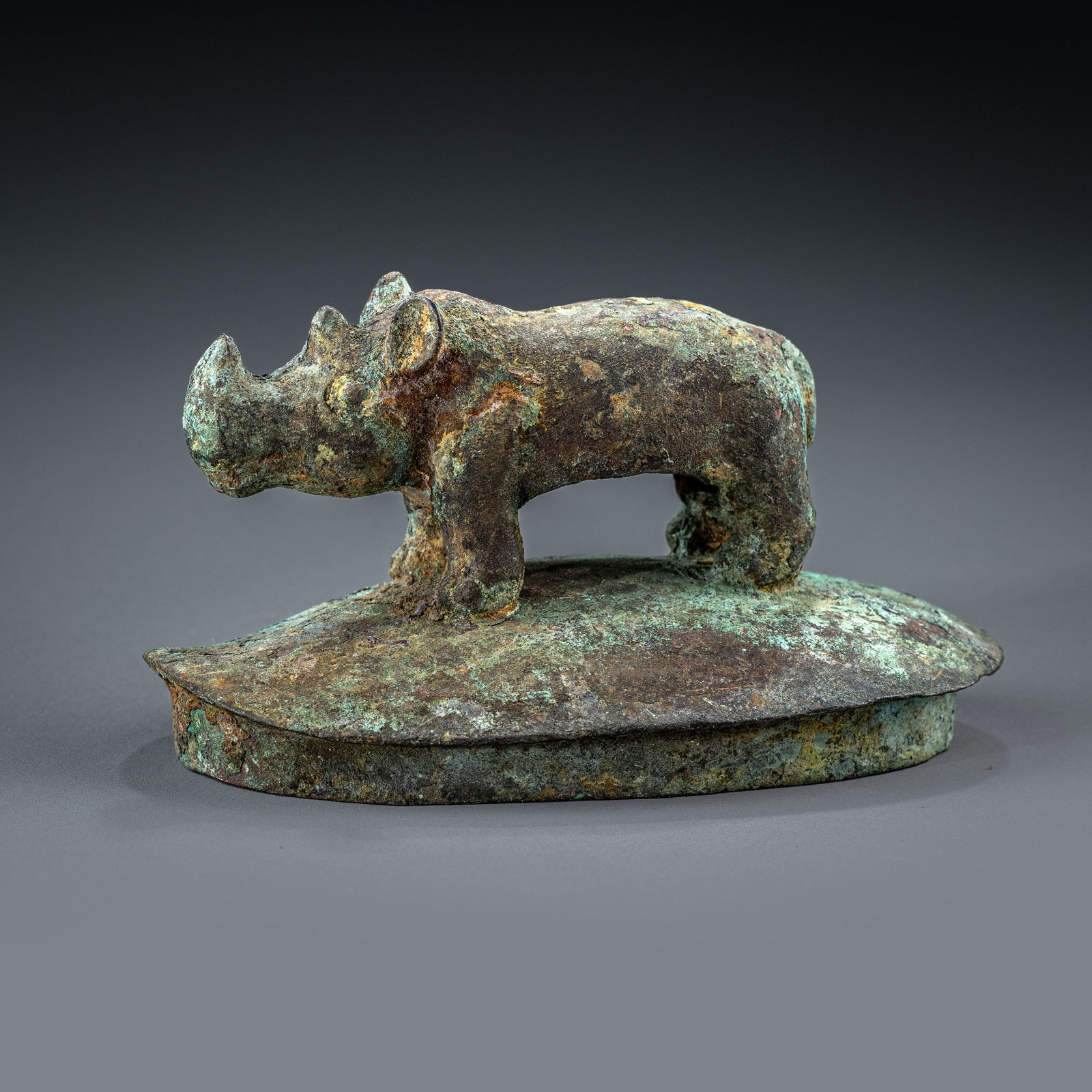 Western Zhou Dynasty Bronze Rhinoceros Knob Cover (1 of 7)