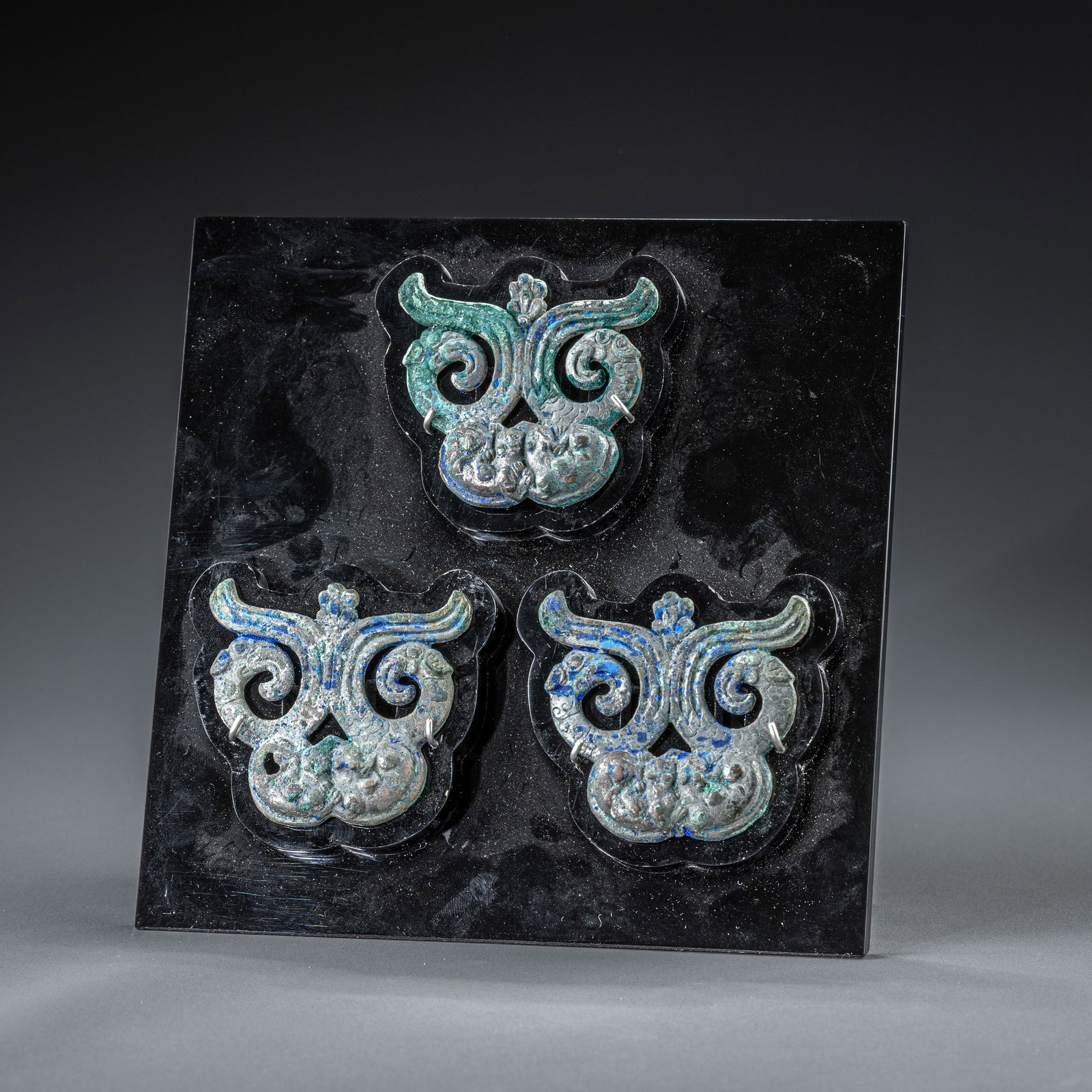 Western Zhou Dynasty Auspicious Beast Bronze Ornament (3 points): H: 6cm W: 6cm x3