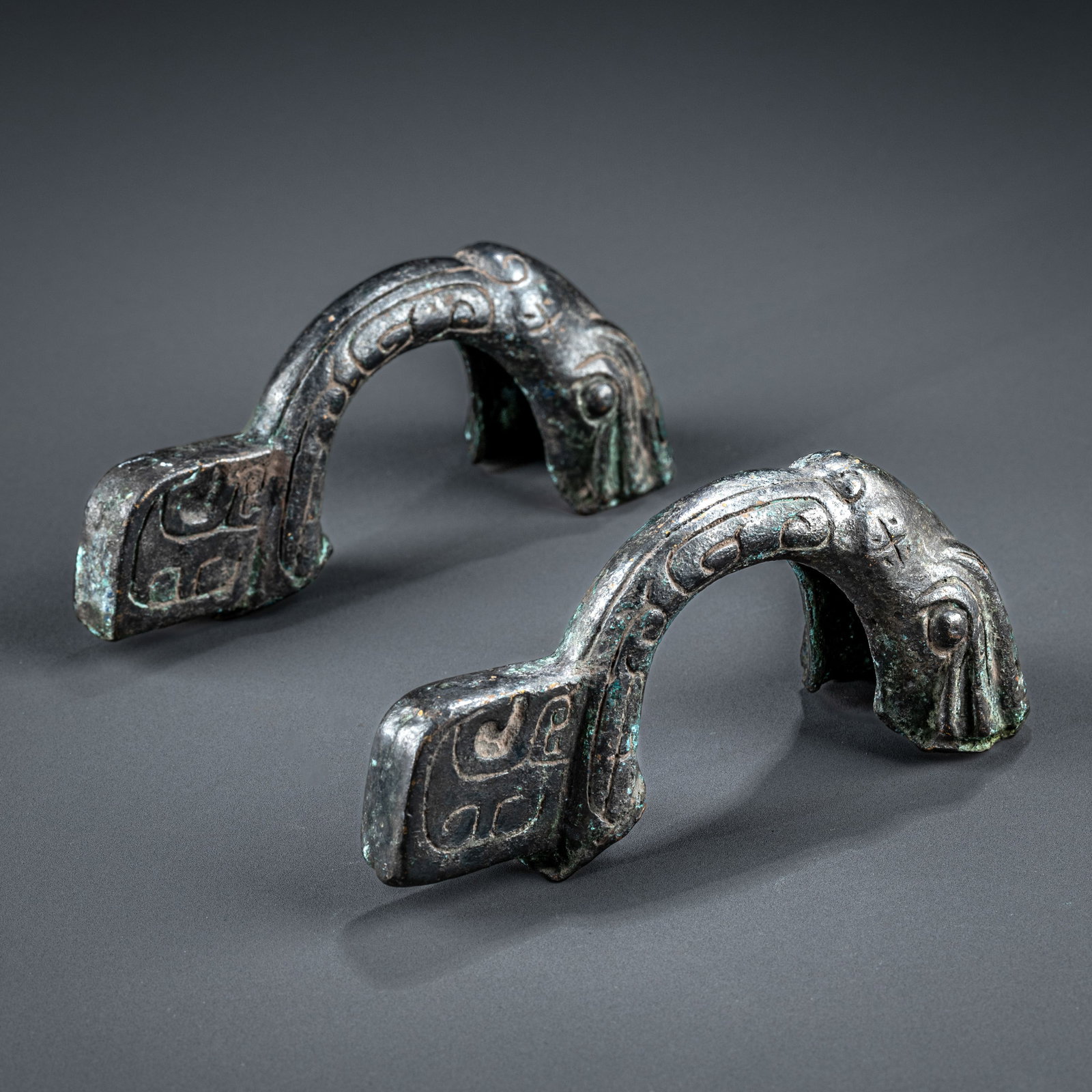 Han Dynasty bronze tiger ears (2 dots): H: 11cm W: 4cm x2