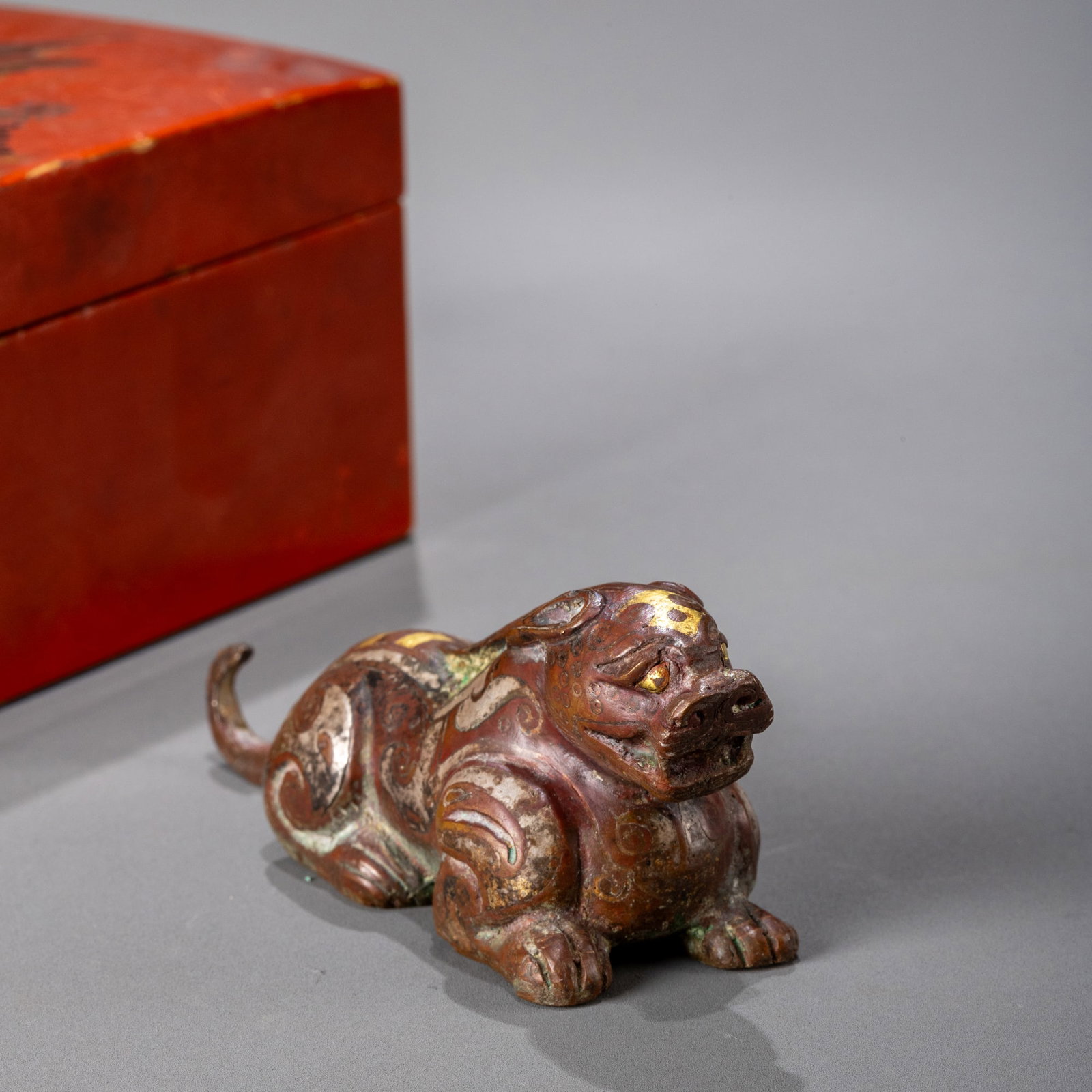 Warring States Period Bronze Inlaid with Gold and Silver Auspicious Beasts: W: 10cm H: 4cm