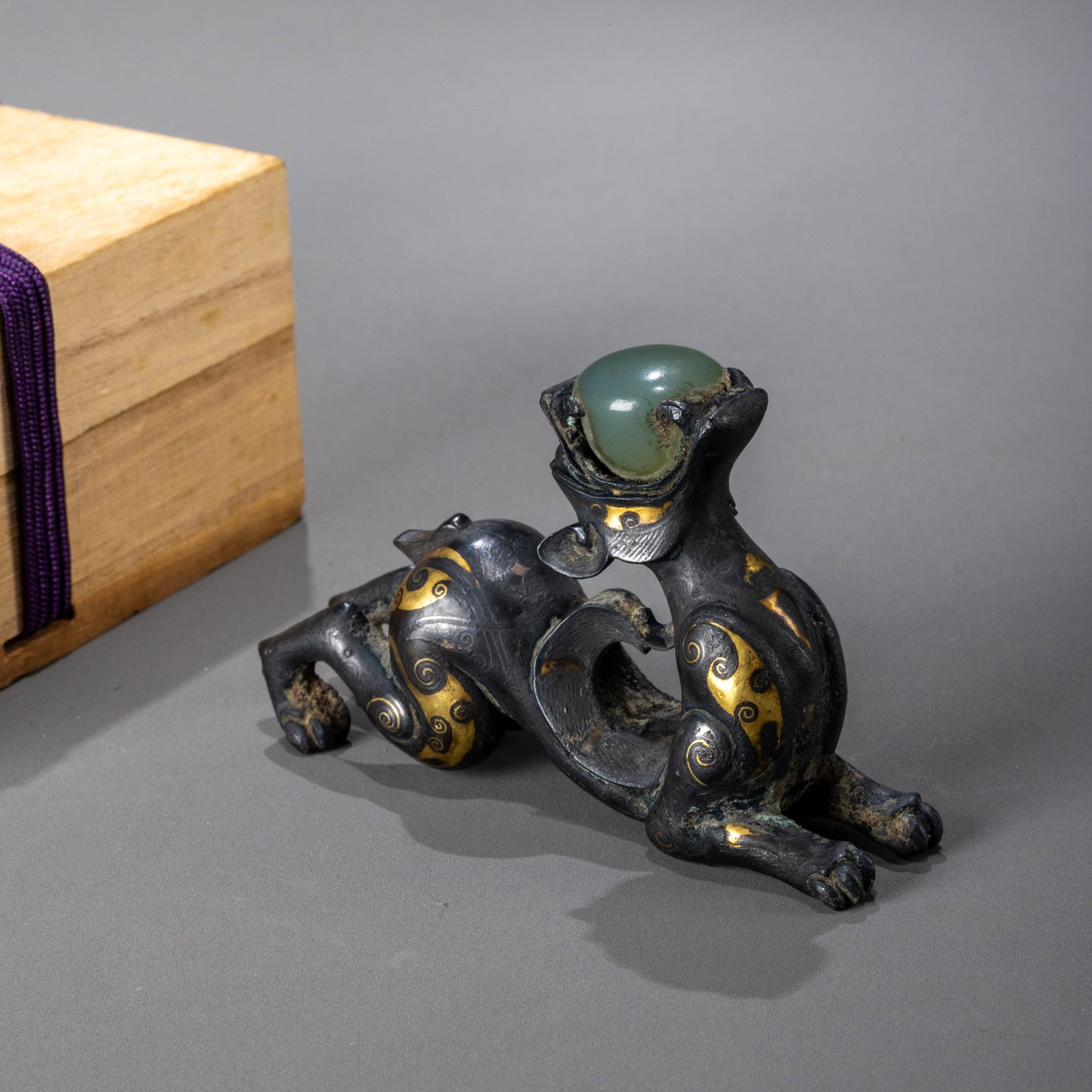 Warring States Period Bronze Tiger Inlaid with Gold and Silver and Holding Jade: W: 9cm H: 5.5cm