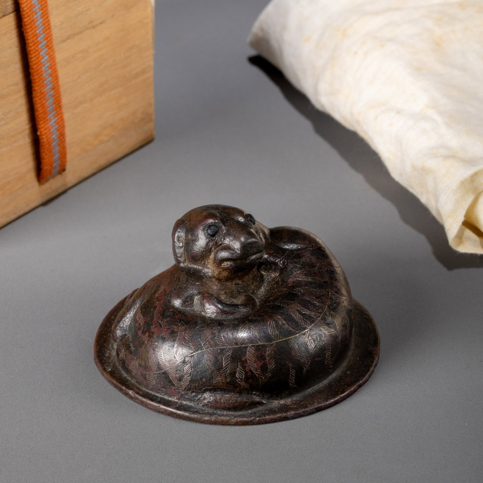 Han Dynasty Bronze Inlaid Silver Tiger-Shaped Town: W: 7cm H: 3.5cm