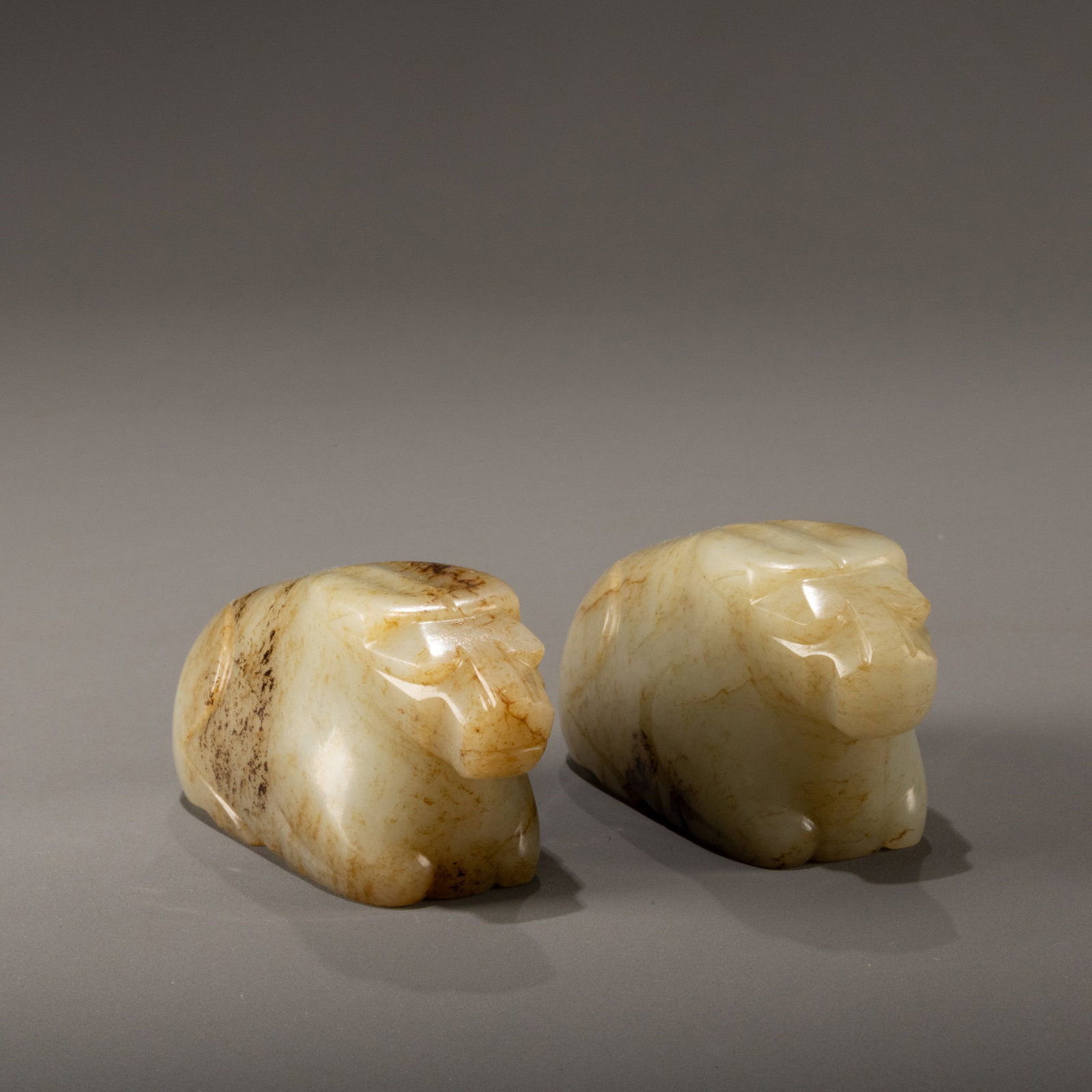A pair of jade oxen from the Six Dynasties period: W: 10.2cm H: 4.6cm x2
