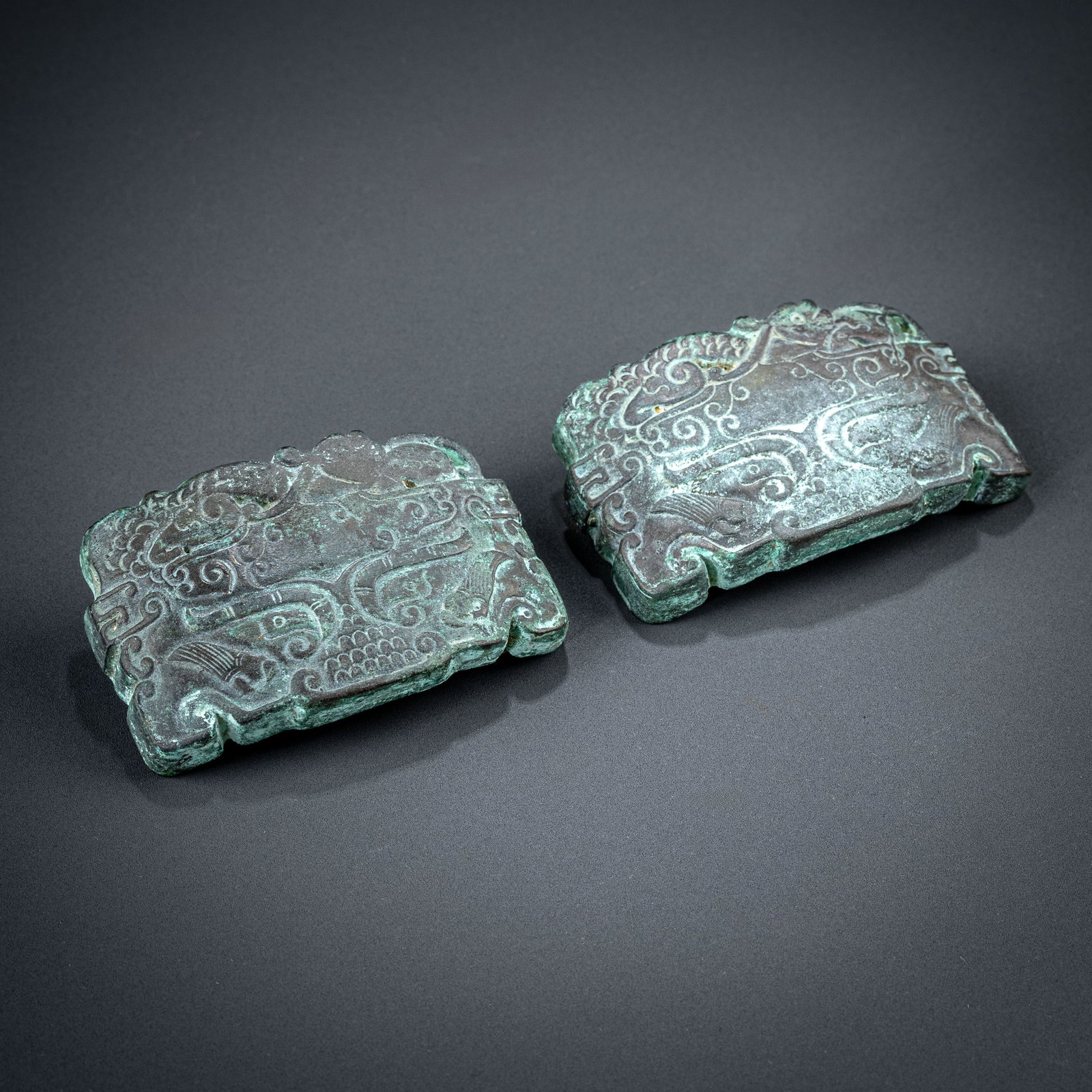Shang Dynasty bronze belt buckle 2 points (1 of 8)