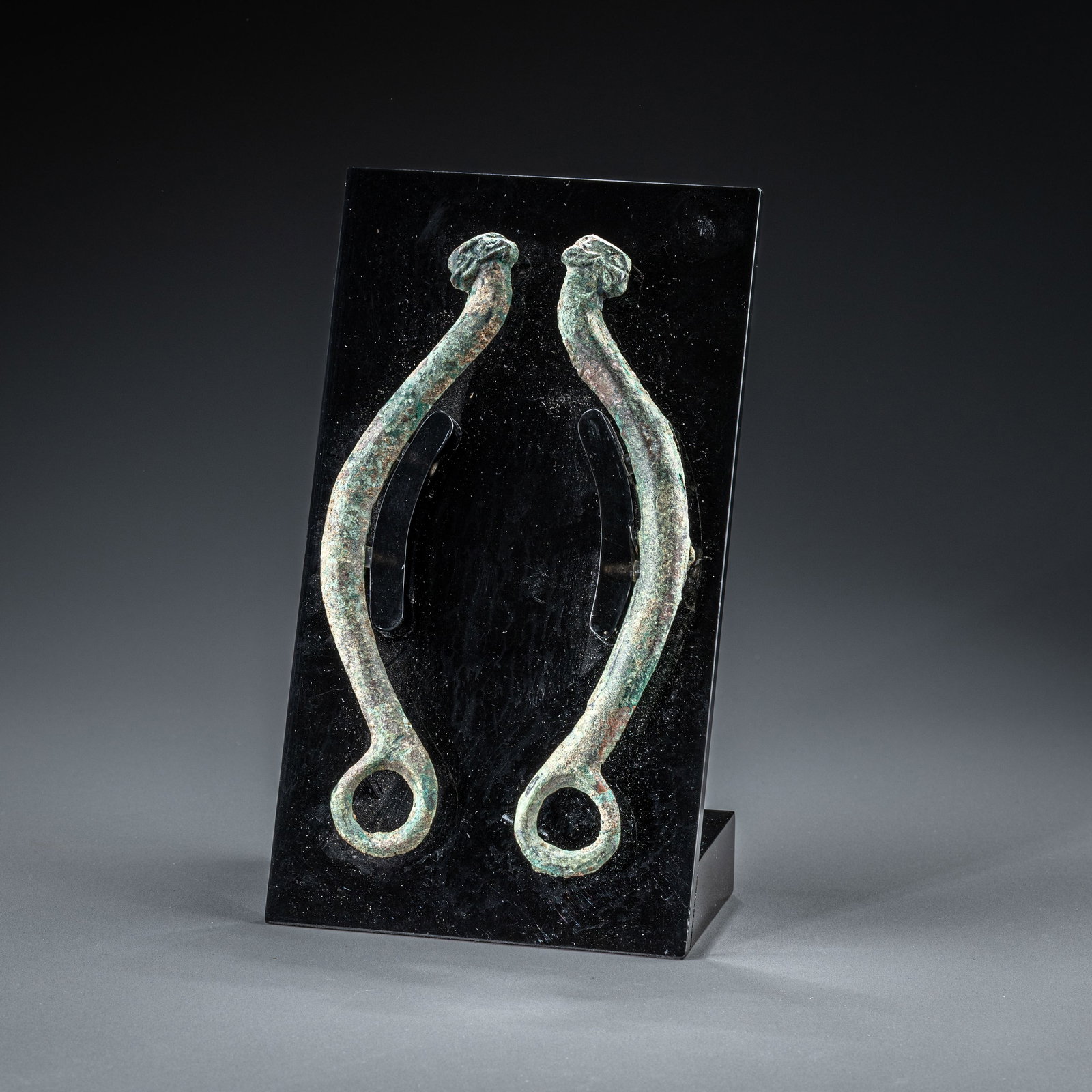 A pair of bronze animal-head horse ornaments from the Han Dynasty Ordos: L: 18cm x 2