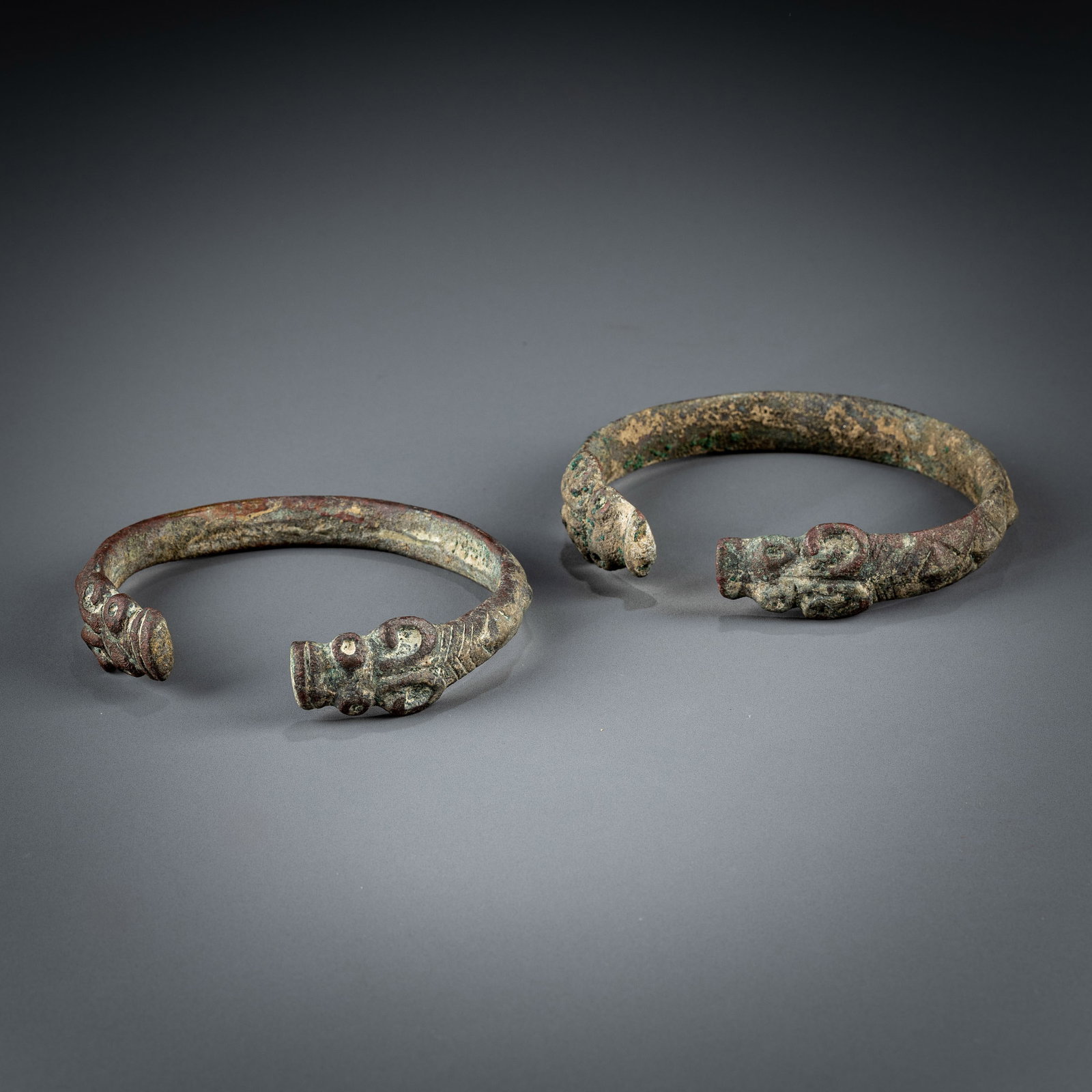 A pair of bronze animal head rings from the Han Dynasty: L:11cm W:12cm x2