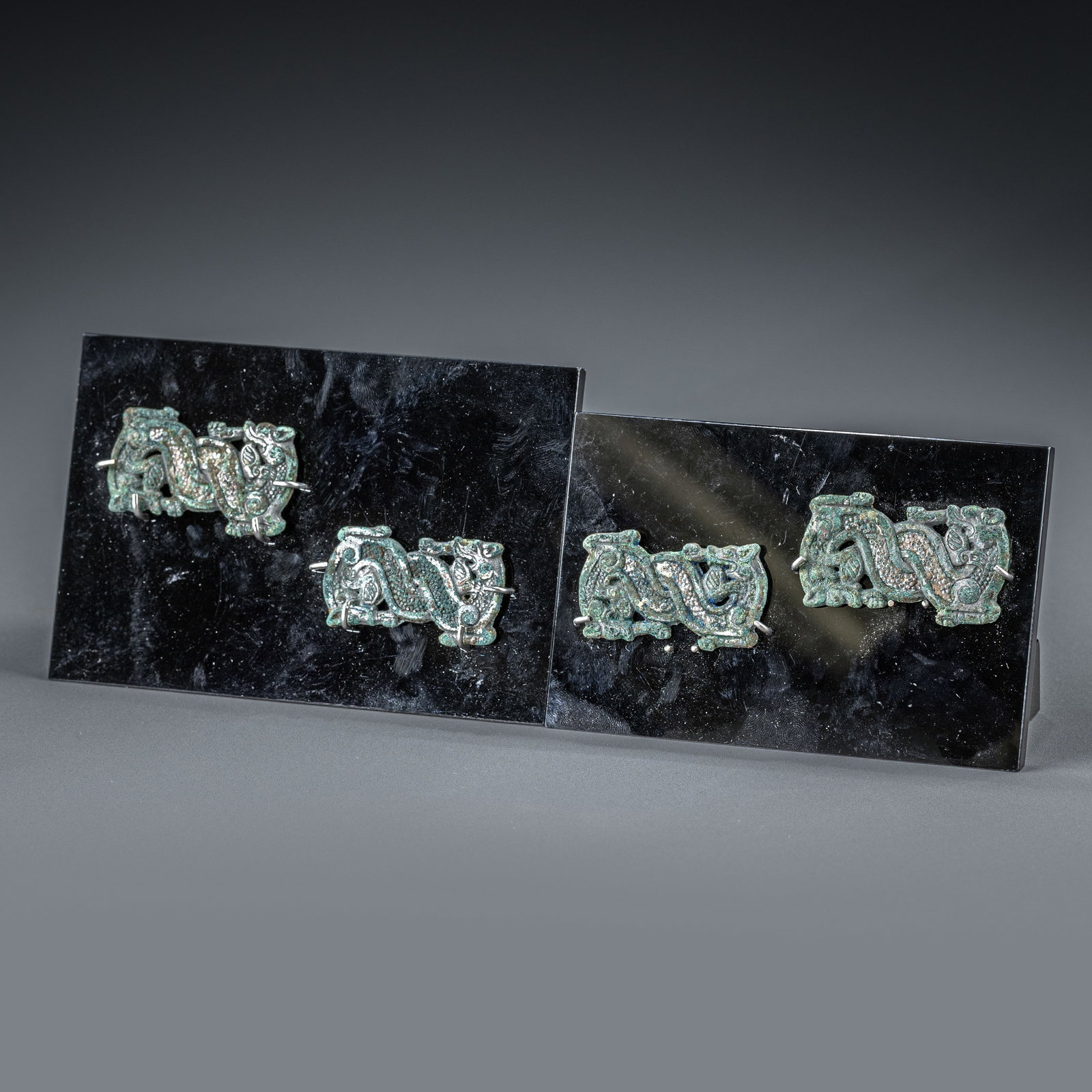 Two pairs of Han Dynasty bronze gilt silver dragon-patterned ornaments: L: 2.5cm W: 4.5cm x 4