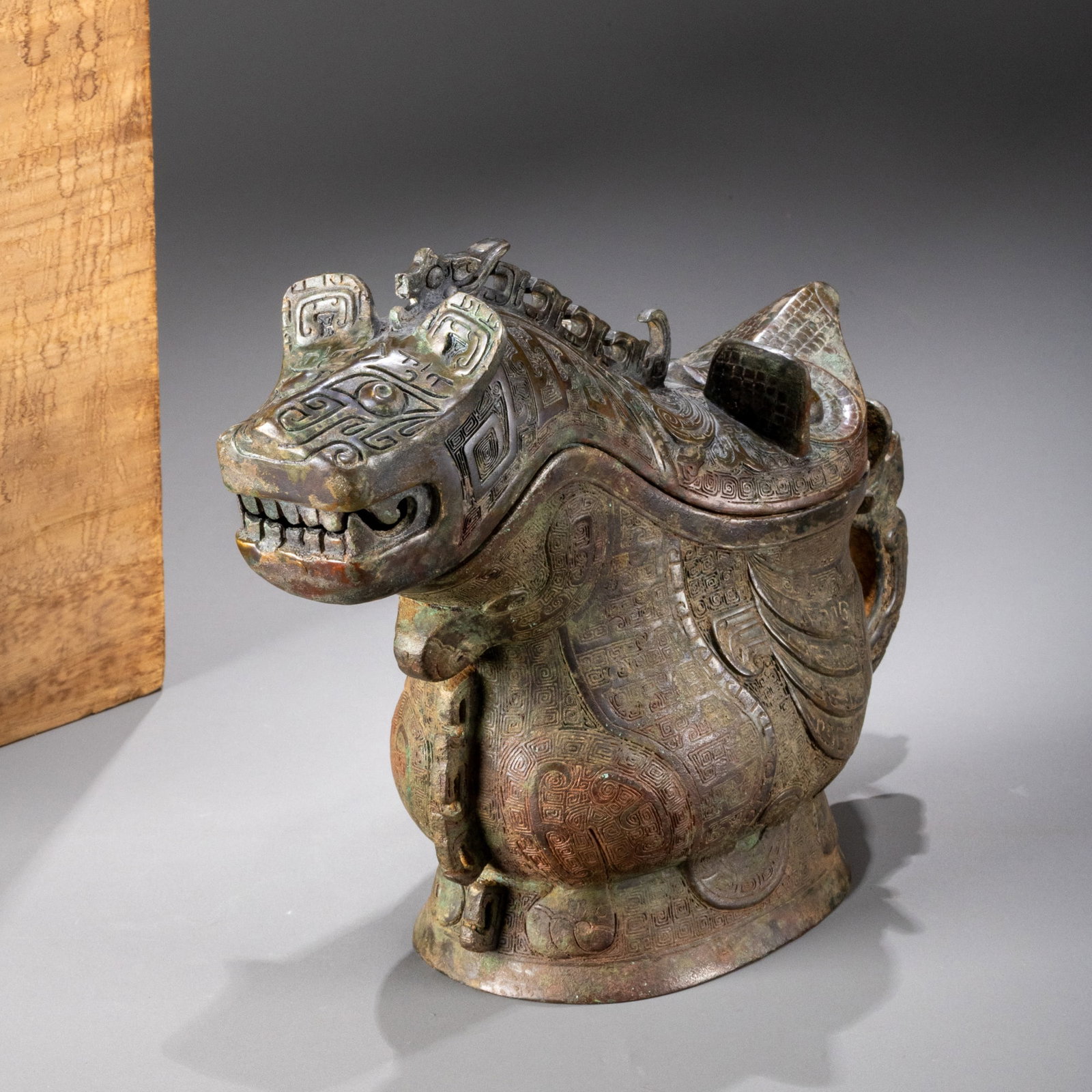 Western Zhou bronze rhinoceros horn cup: W:28cm H:20cm