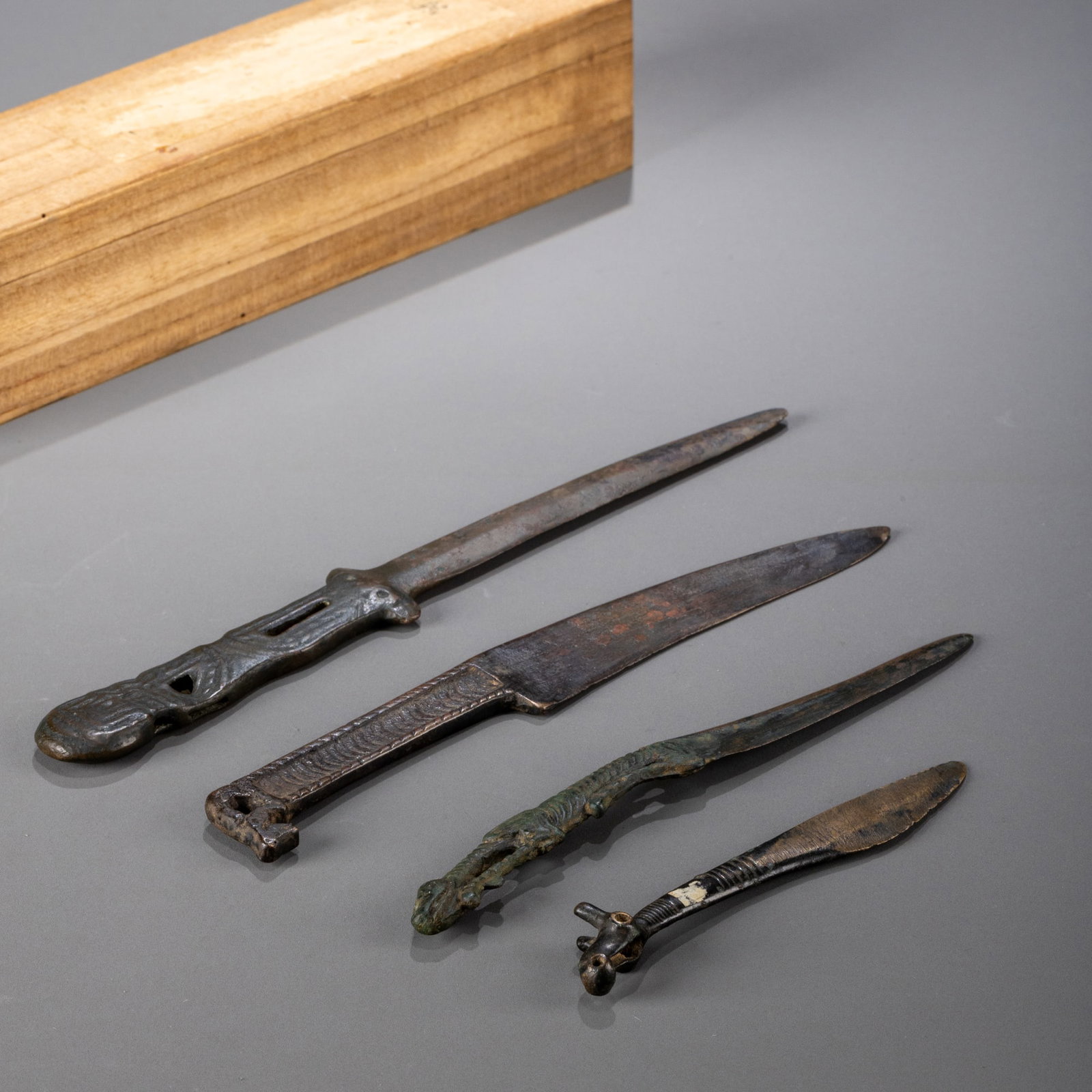 Four types of bronze daggers from the Warring States and Han Dynasties: Different sizes x4