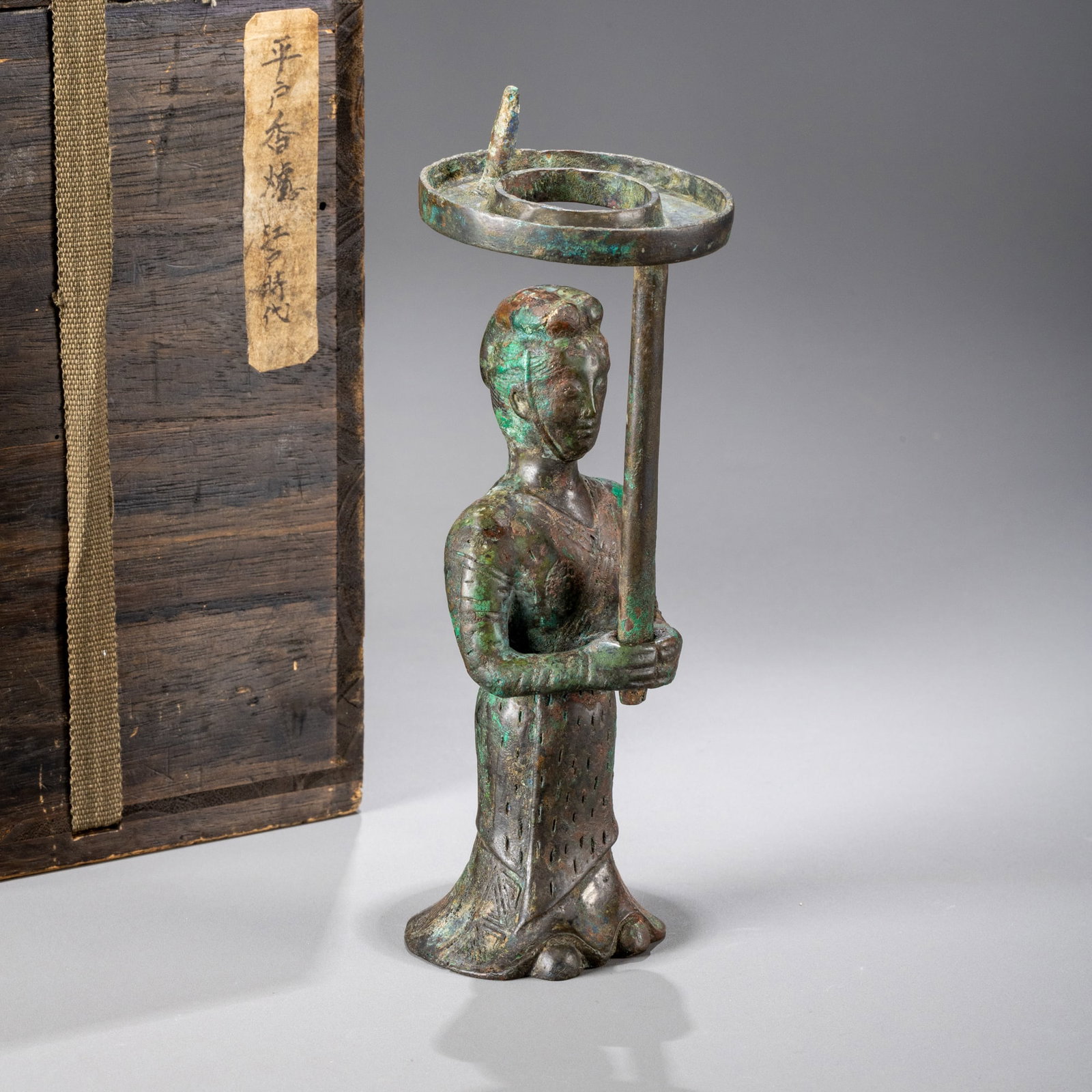 Han Dynasty bronze standing figure holding a lamp: H: 18cm W: 6cm