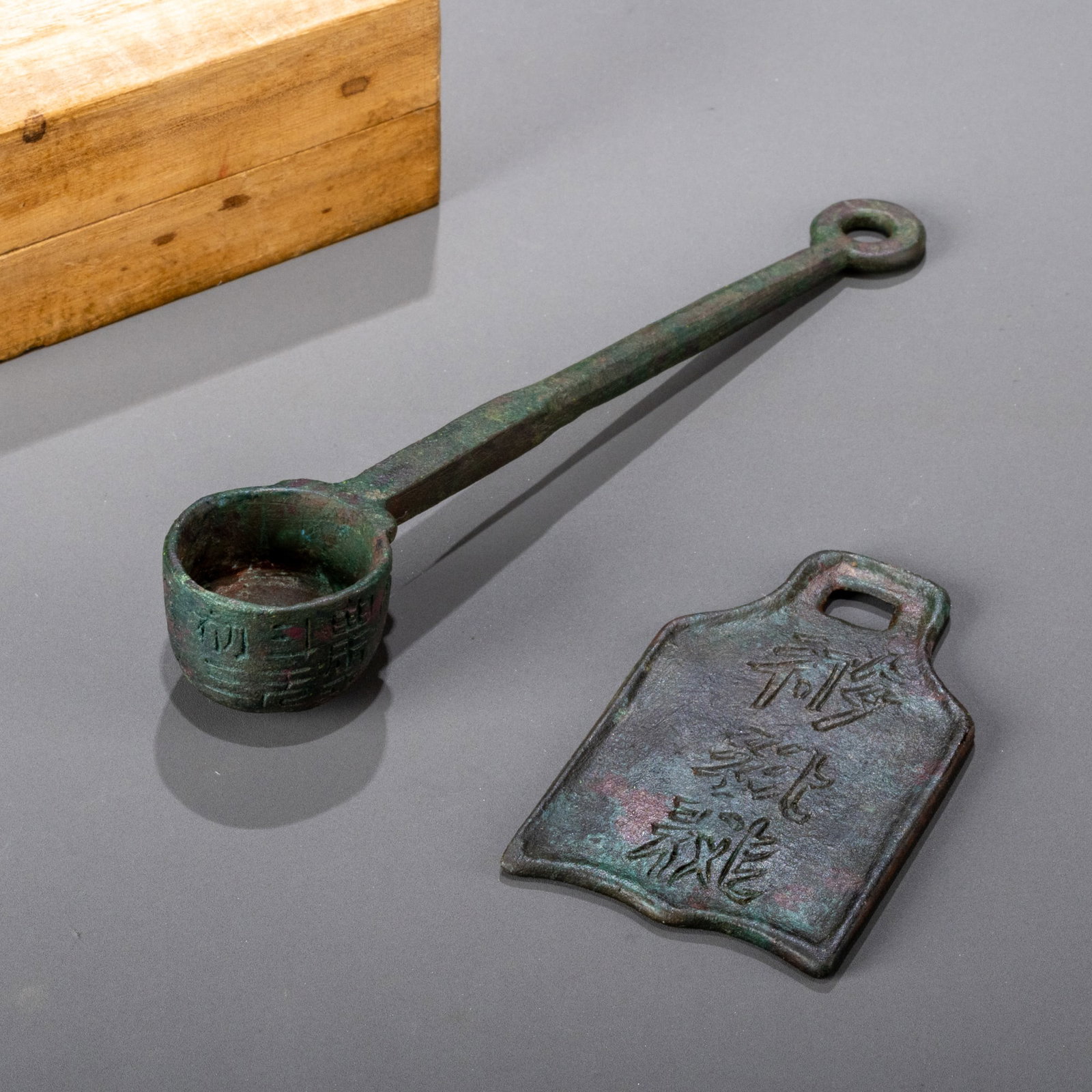 Han Dynasty Grand Minister of Agriculture's bronze measuring cup and bronze token (1 of 10)