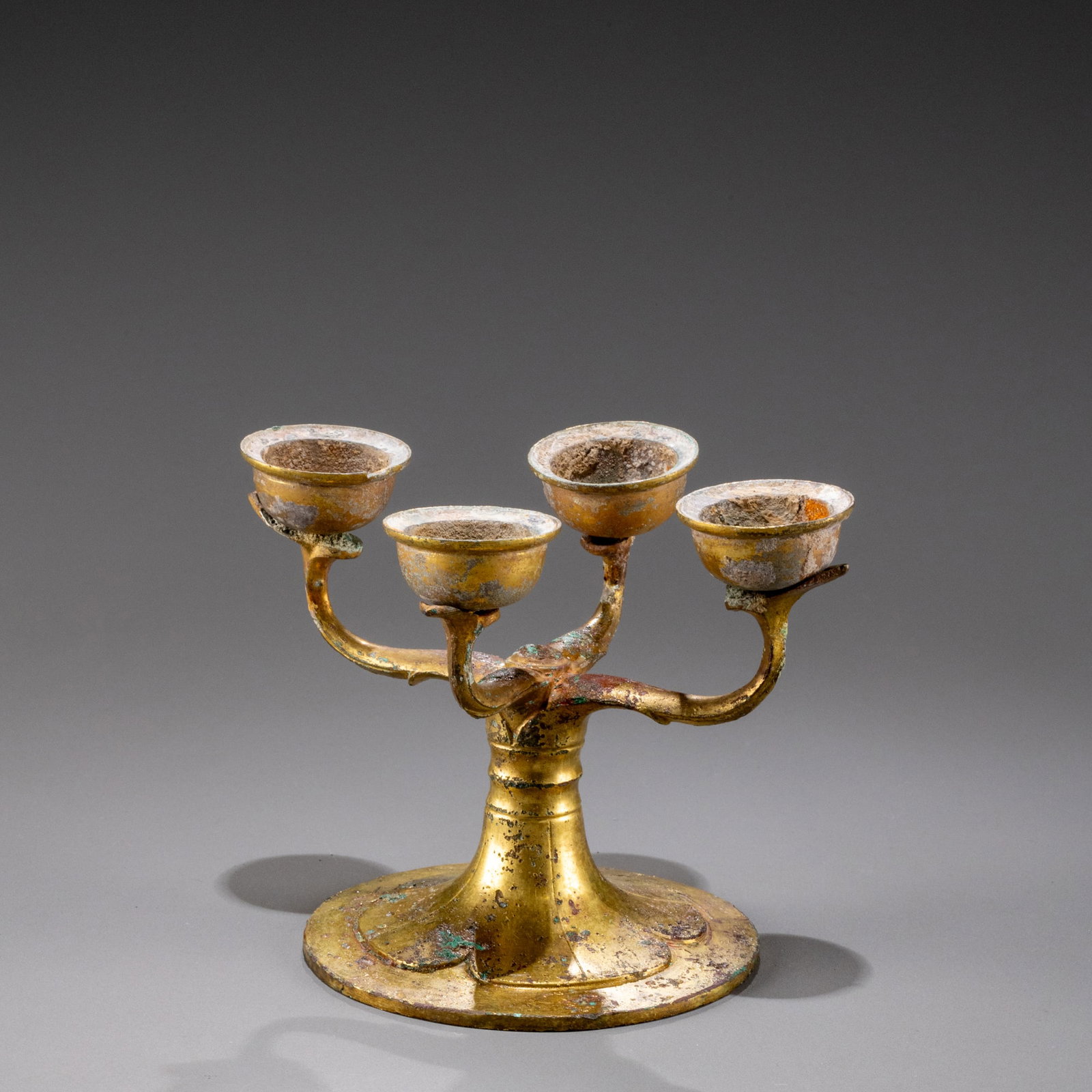 A pair of gilt bronze palace lanterns with intertwined branches from the Han Dynasty: W:15cm H:11cm x2