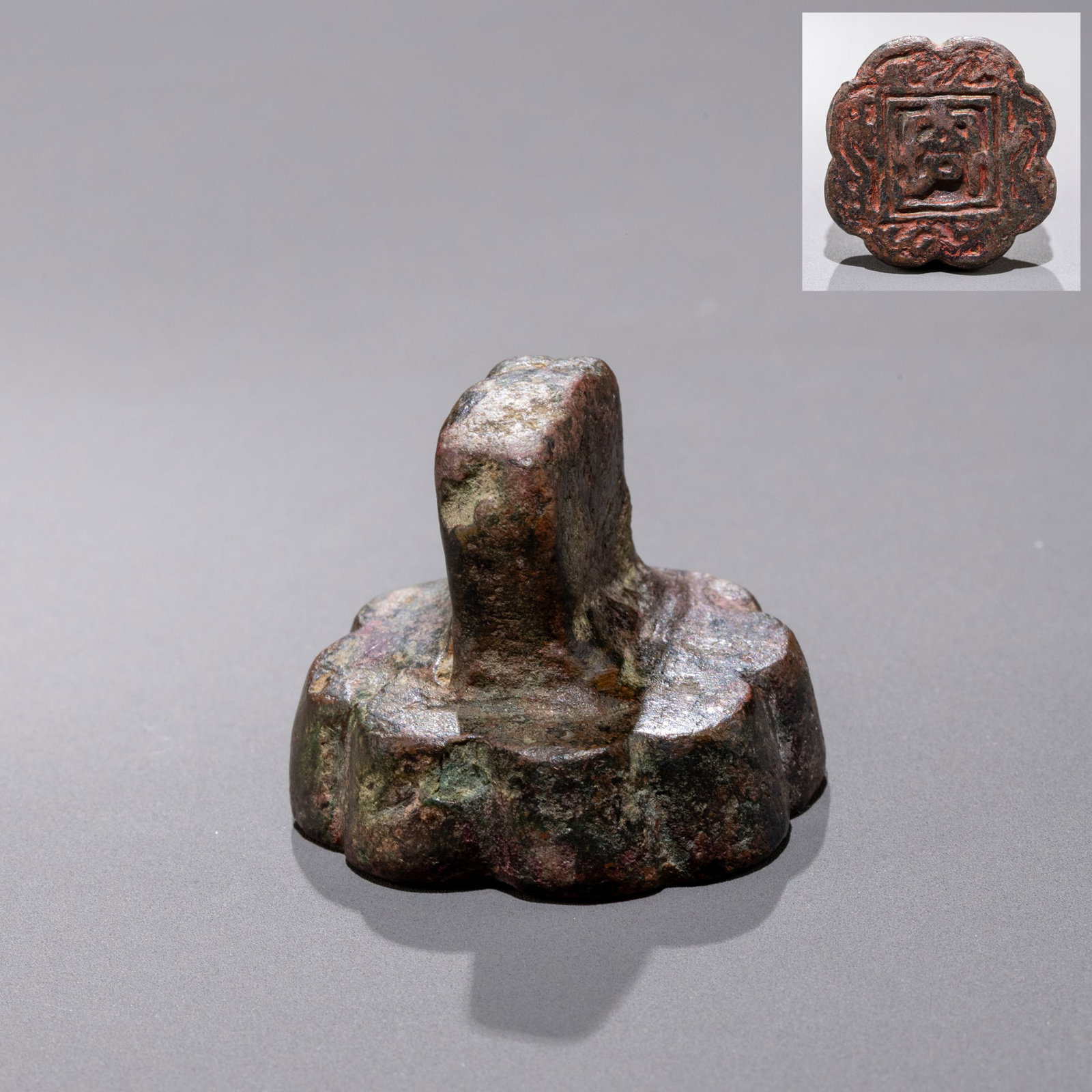 Han Dynasty Flower-Shaped Bronze Seal: W:4cm H:3cm