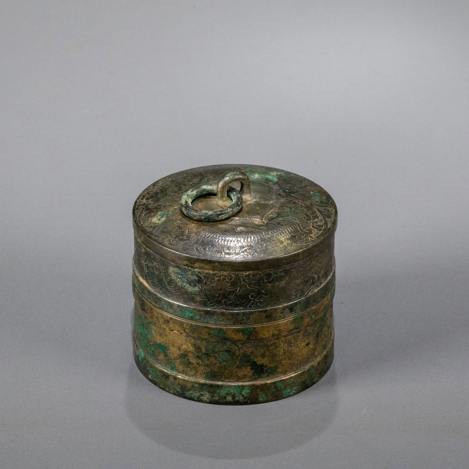 Sui Dynasty Floral Pattern Ring-Knob Copper Cover Box: D:7cm H:6cm
