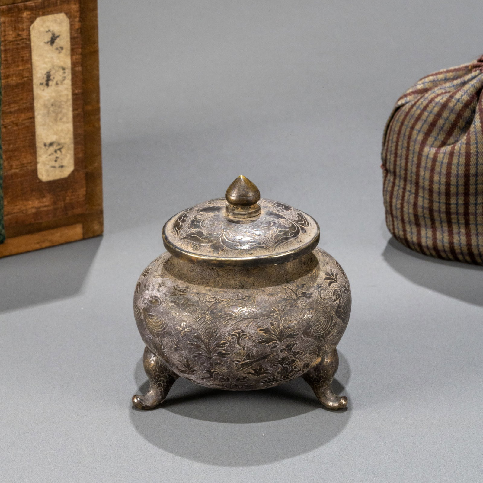 Tang Dynasty Silver Chased Peach-Shaped Knob Cover with Floral and Bird Design Tripod Censer: H: 5.5cm D: 5.5cm Weight: 59g
