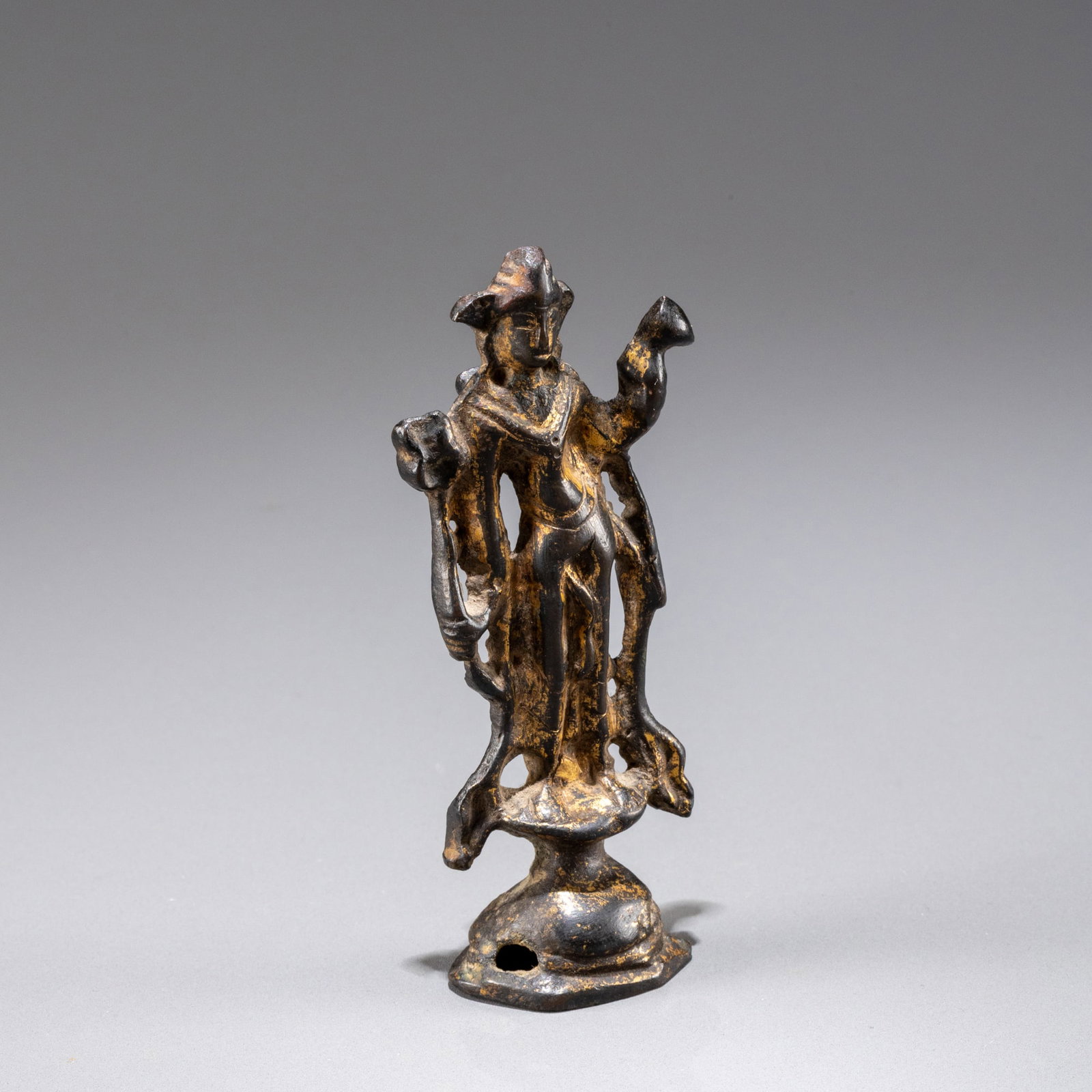 Tang Dynasty Gilt Bronze Guanyin Buddha: H: 10cm W: 3.5cm
