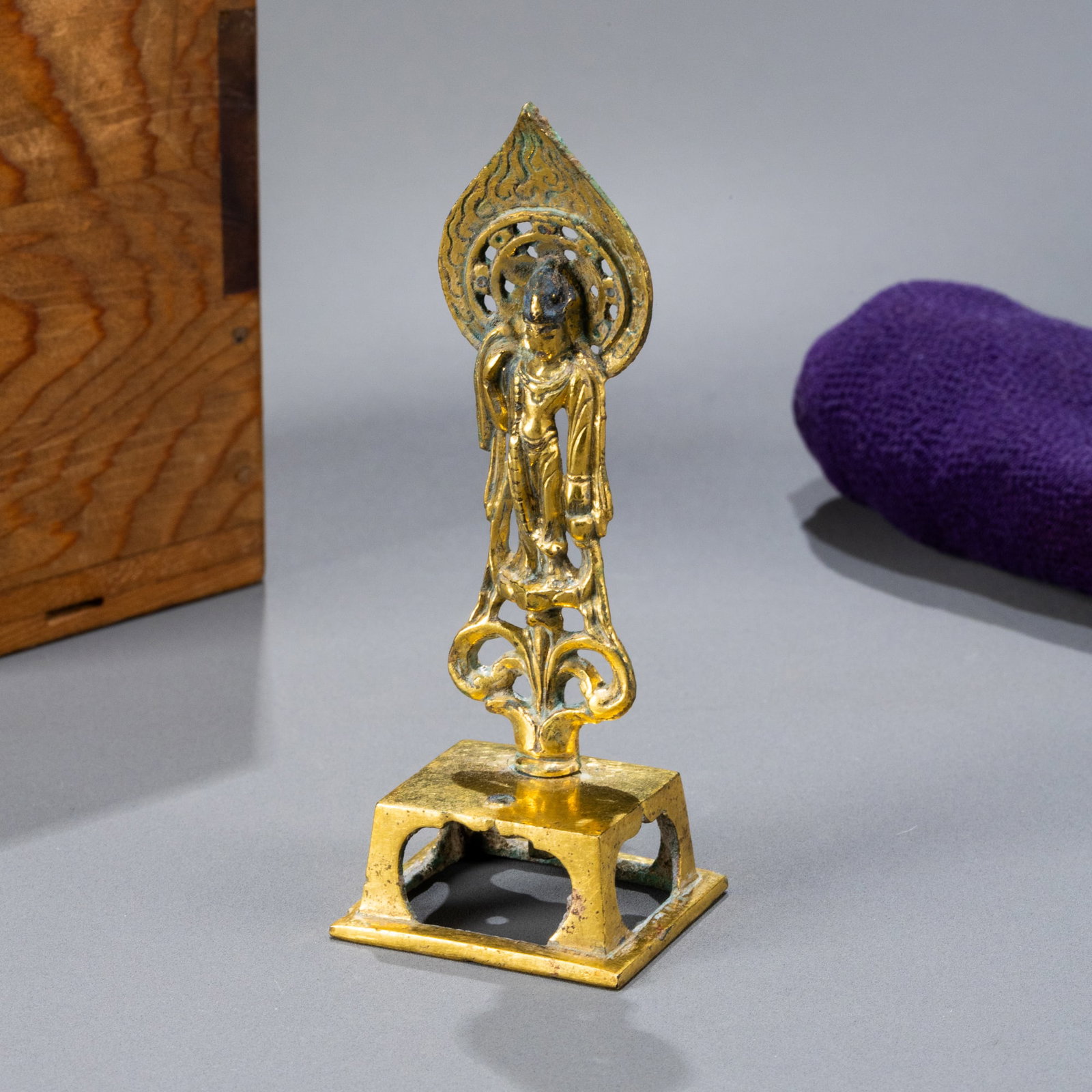 Standing Bronze Guanyin Statue from the Tang Dynasty: H: 8cm W: 3cm