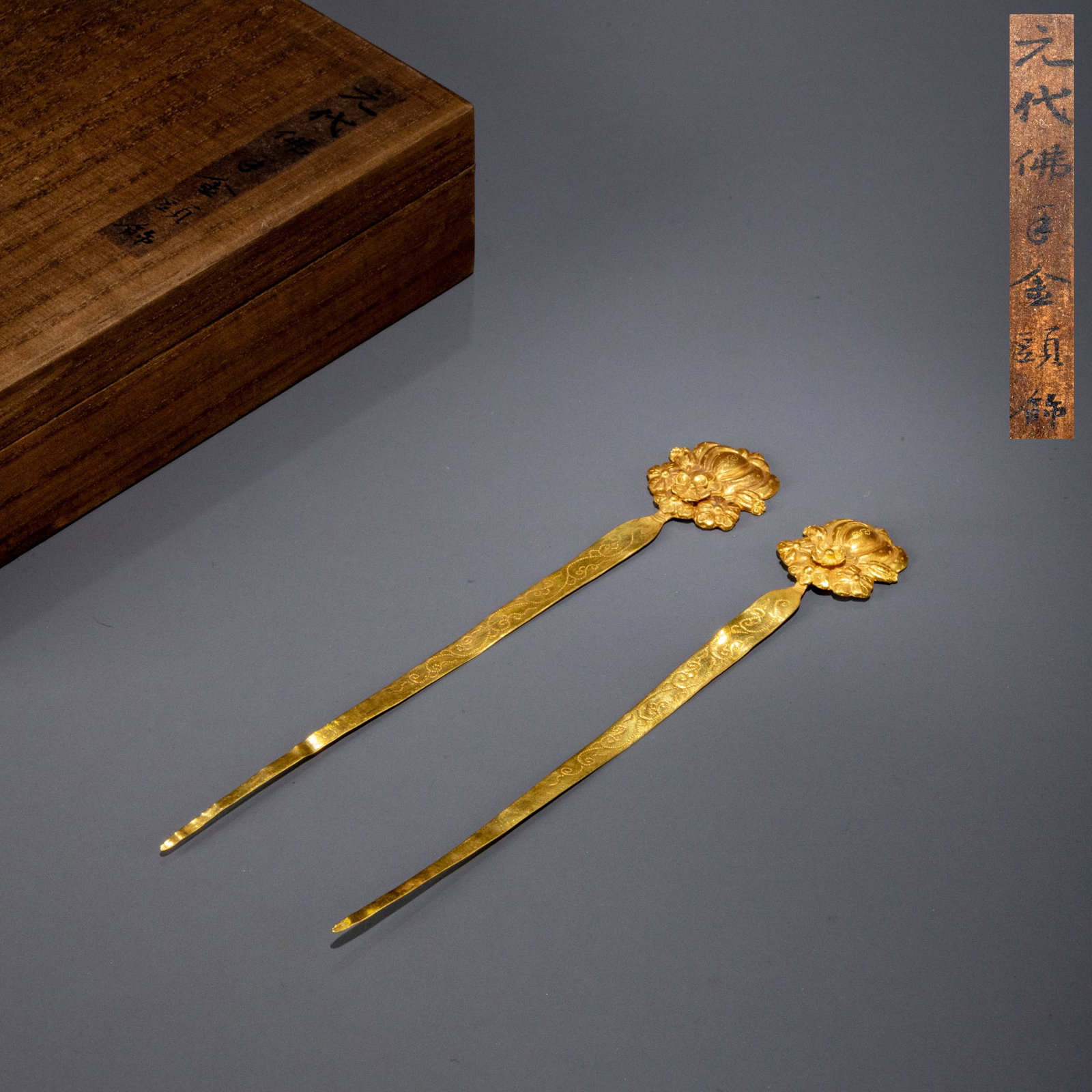 Yuan Buddha Hand Gold Headdress: L: 17.5cm W: 2.5cm x2 Total weight: 19g