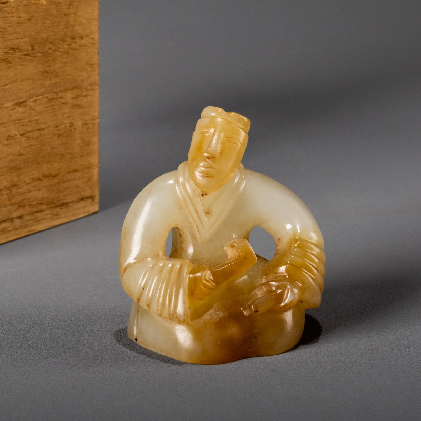 White marble storytelling figurines: H: 5cm W: 5cm