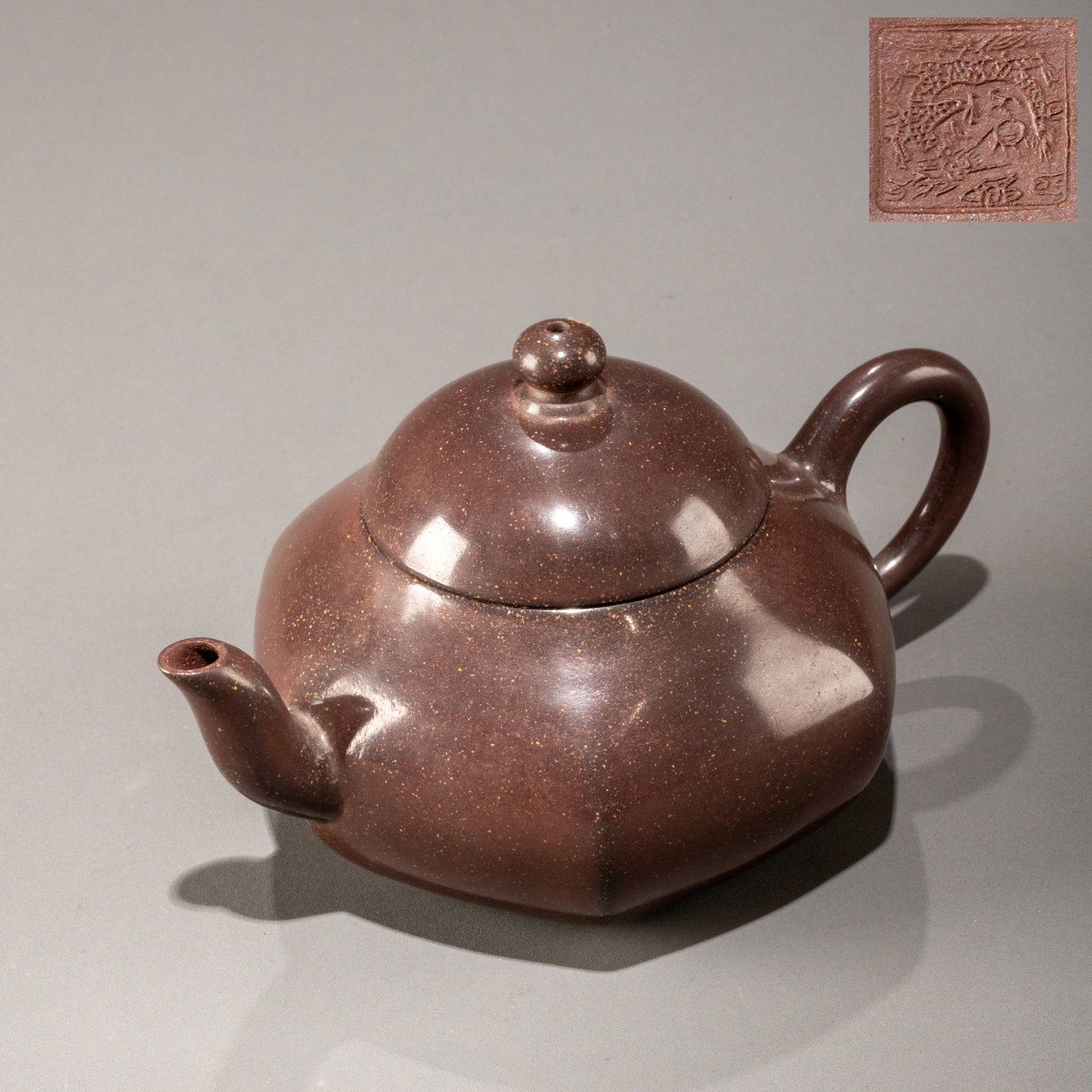 Late Qing Dynasty "Dragon Seal" Mixed with Hexagonal Pear-Shaped Purple Clay, Polished Quickly: W: 13.5cm H: 7.3cm