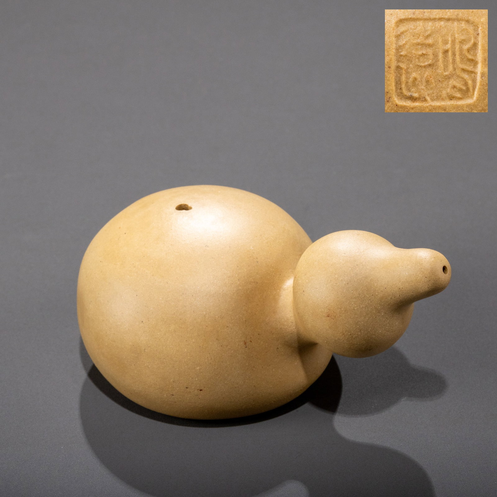 Qingmingyuan's Duan Ni gourd inkstone dropper (1 of 11)