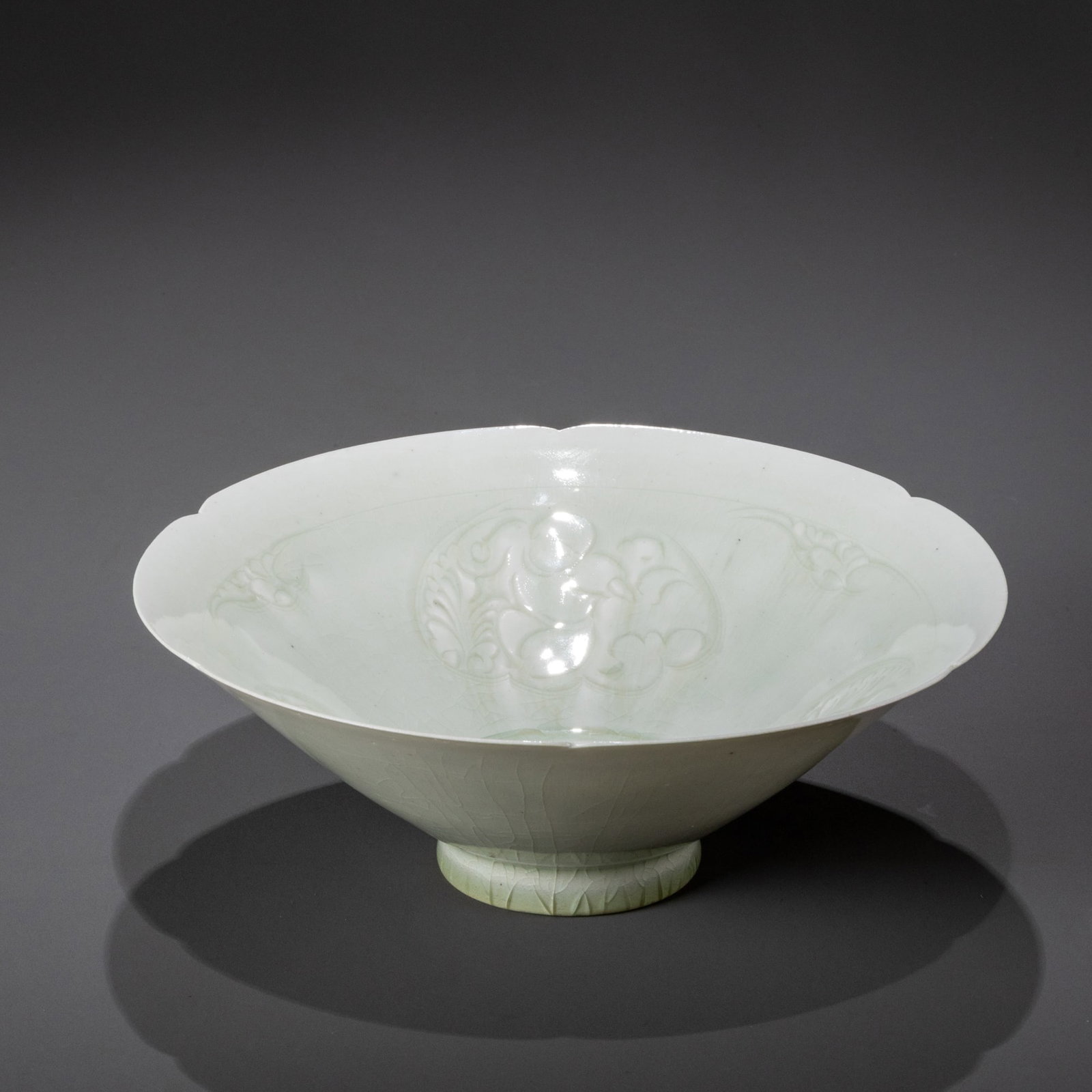 Song Dynasty Ding ware white porcelain bowl with children playing design and sunflower-shaped rim: D: 22.5cm H: 8cm